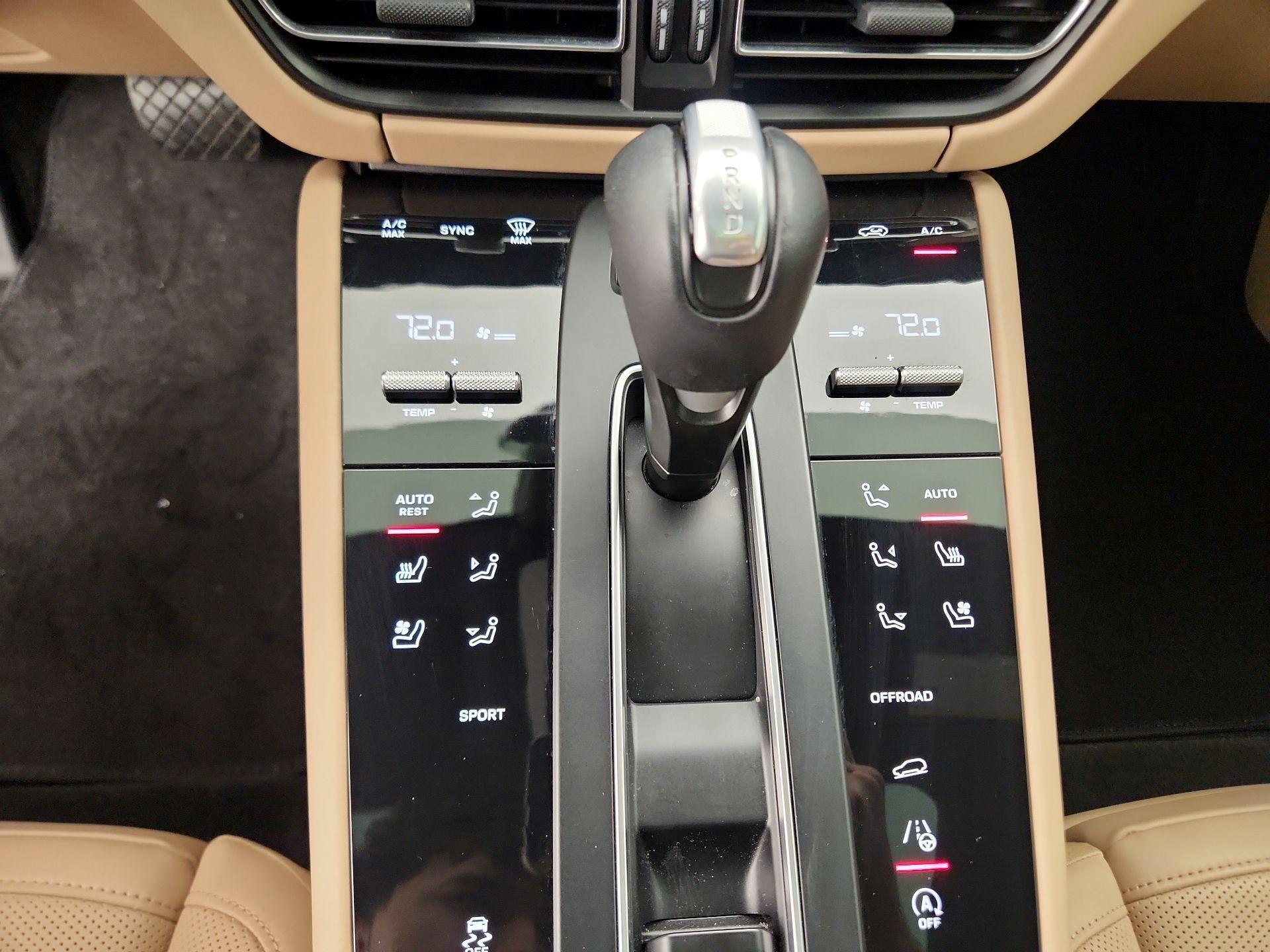 Thumbnail: 2022 Porsche Macan - 17
