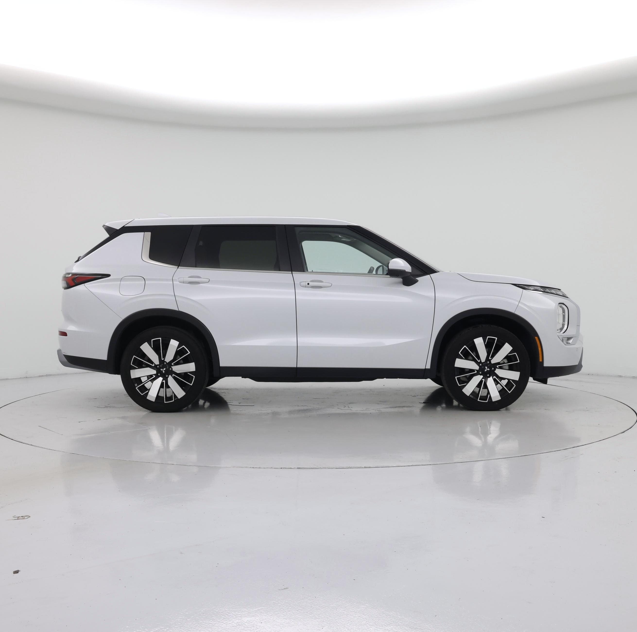 Thumbnail: 2025 Mitsubishi Outlander - 7