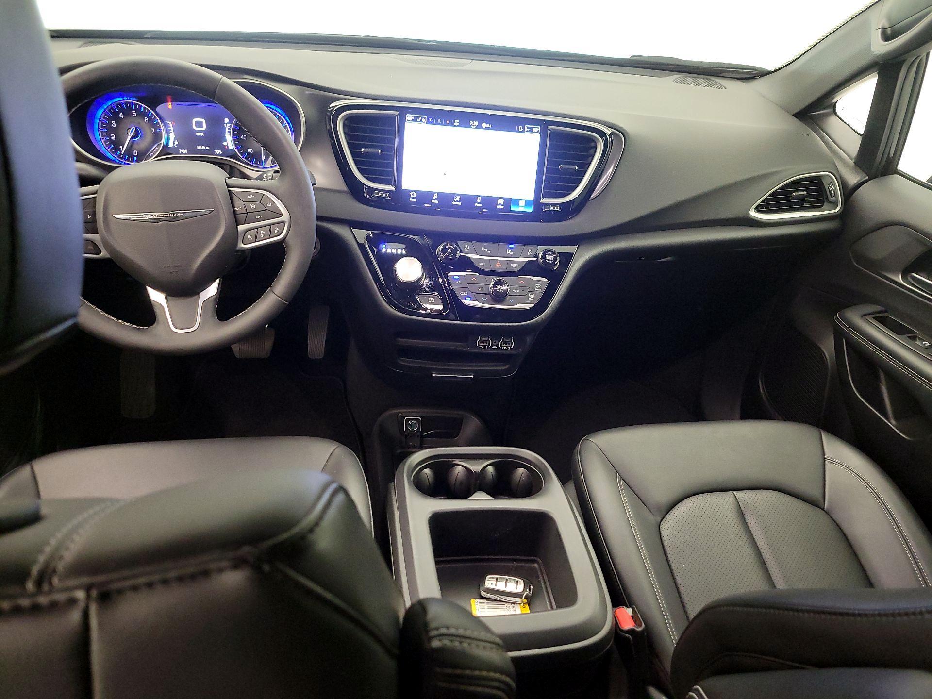 Thumbnail: 2025 Chrysler Pacifica - 9
