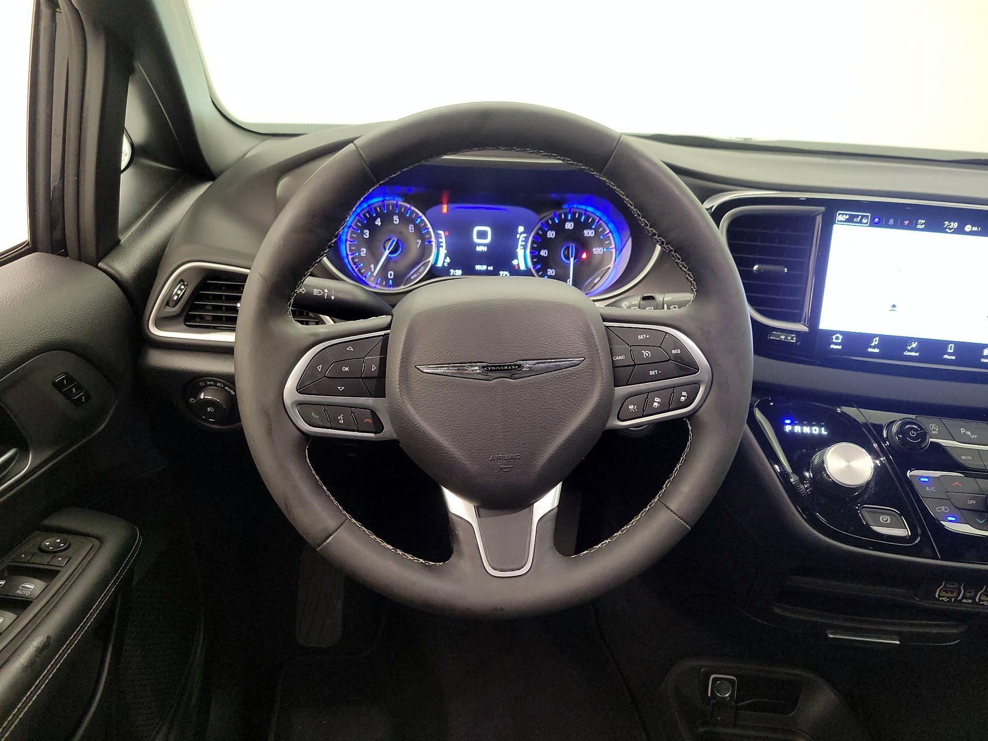 Thumbnail: 2025 Chrysler Pacifica - 10