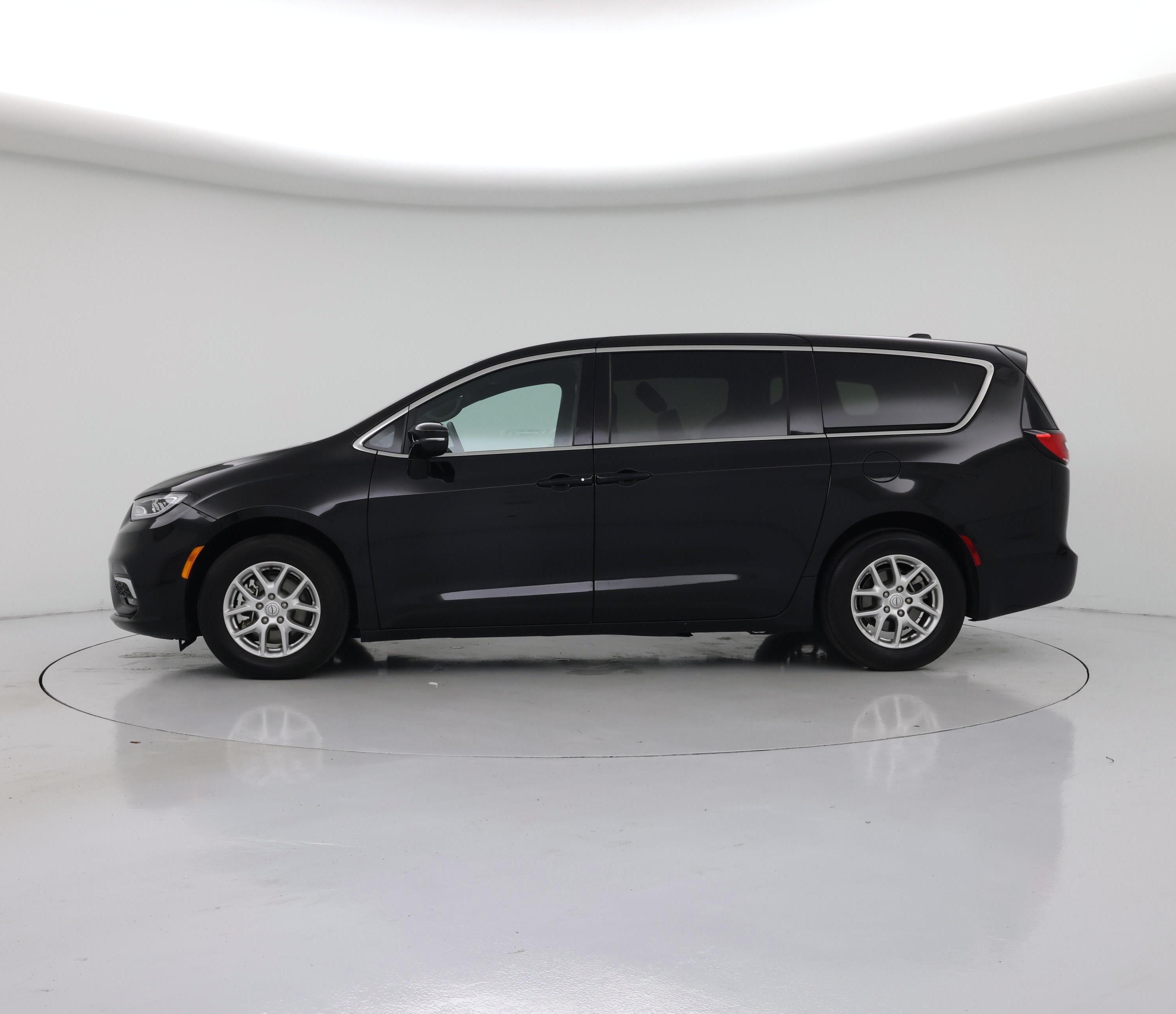 Thumbnail: 2025 Chrysler Pacifica - 3