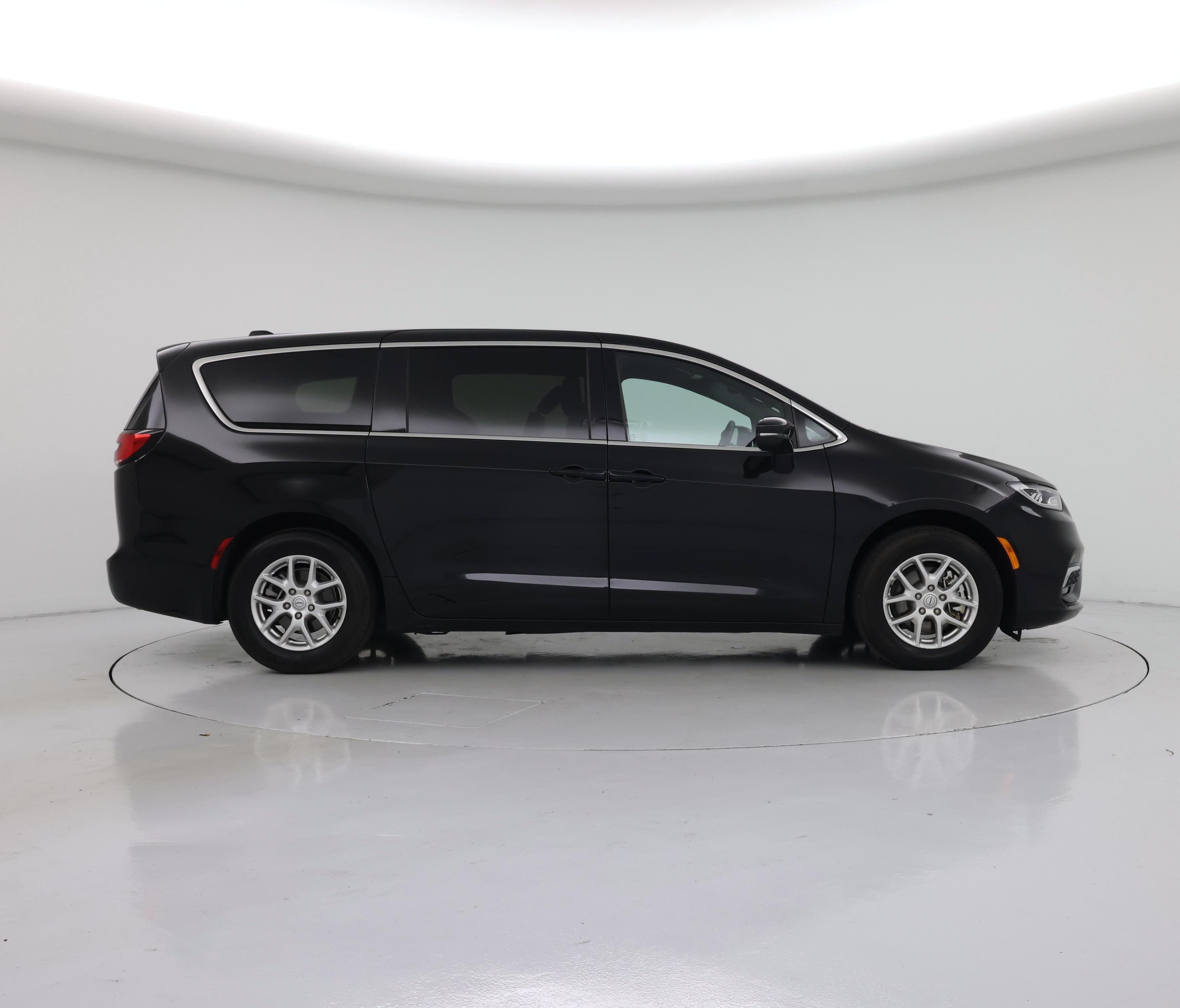 Thumbnail: 2025 Chrysler Pacifica - 7