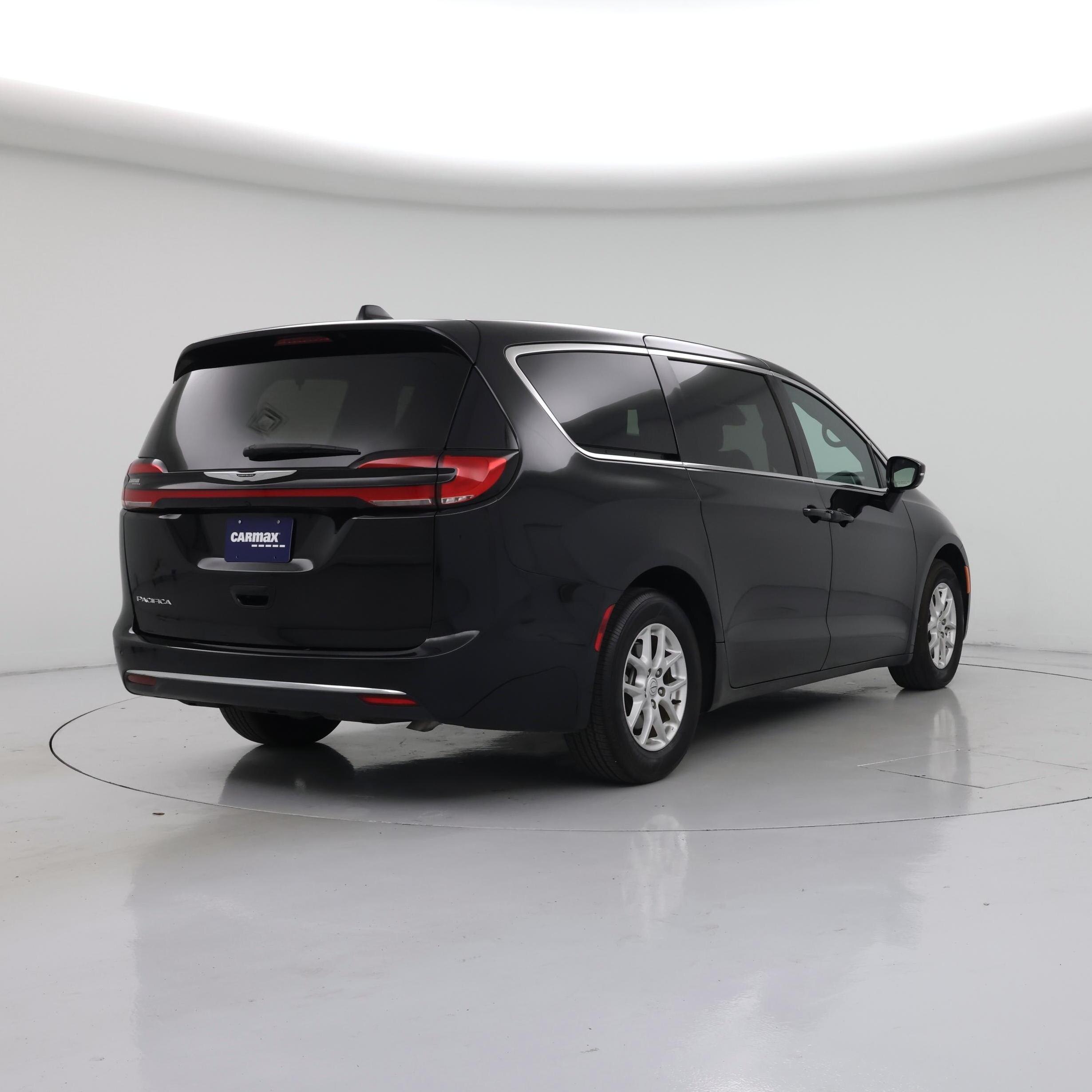 Thumbnail: 2025 Chrysler Pacifica - 8