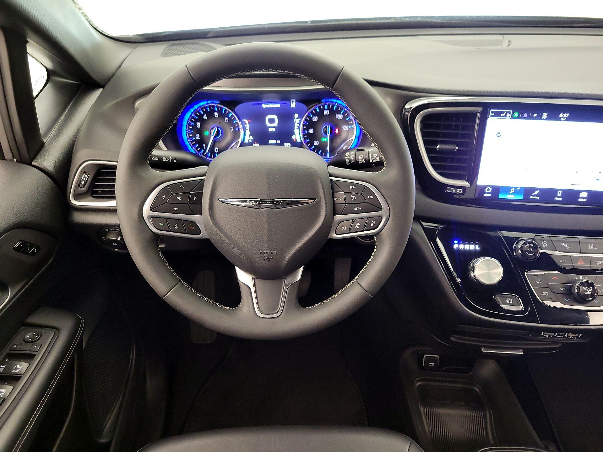 Thumbnail: 2025 Chrysler Pacifica - 10