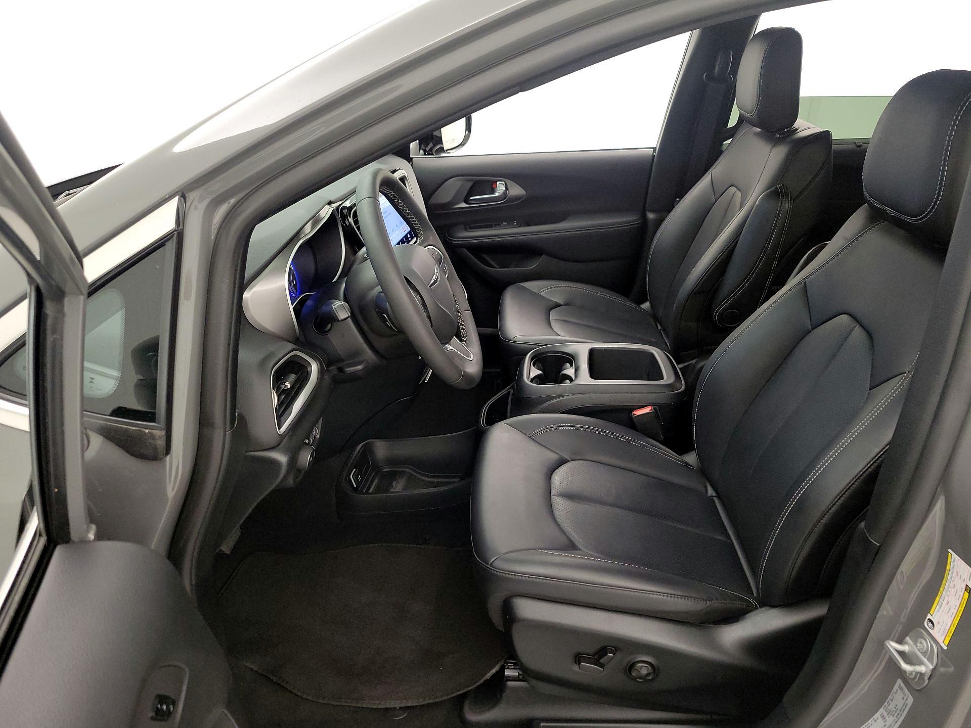 Thumbnail: 2025 Chrysler Pacifica - 11