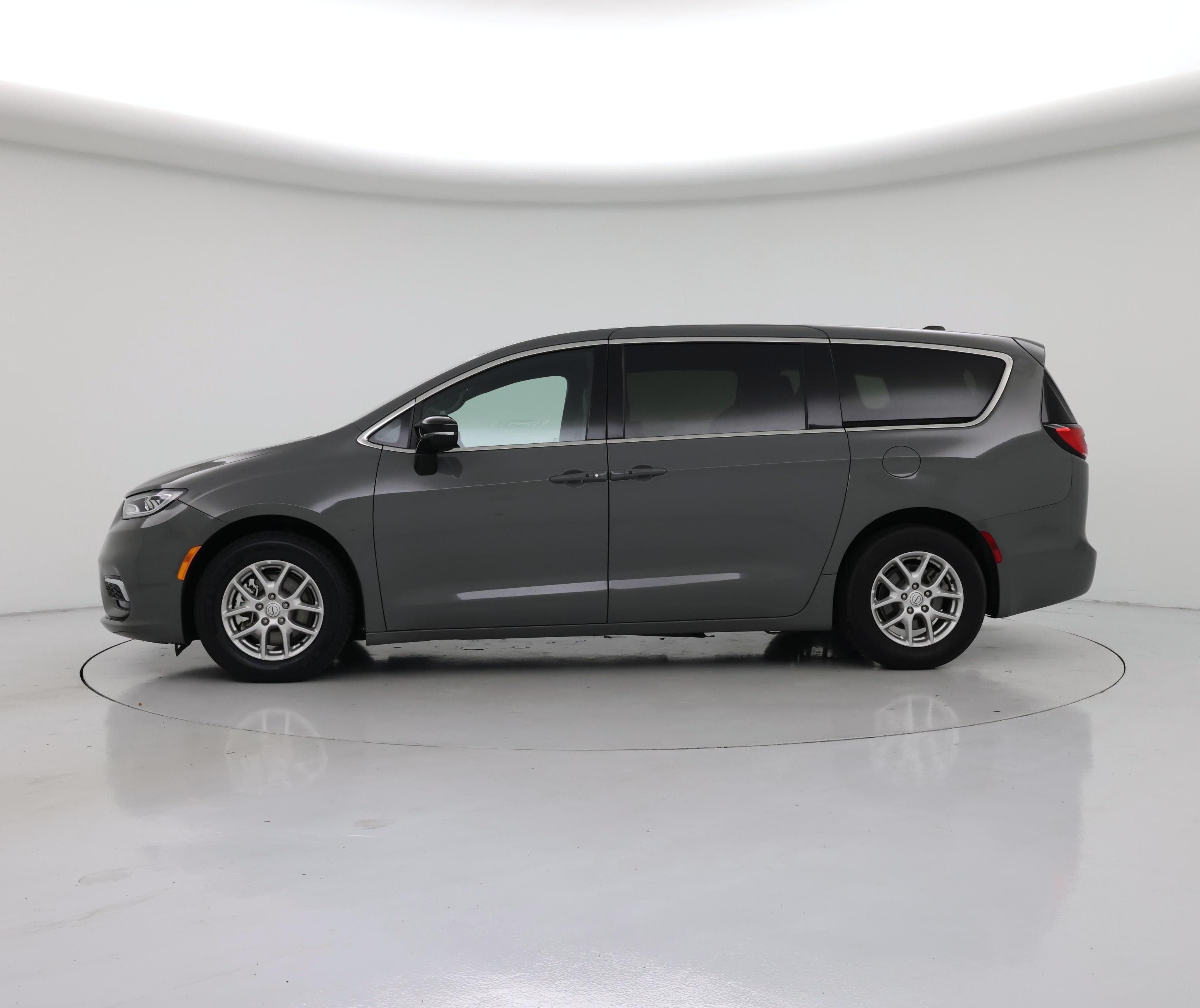 Thumbnail: 2025 Chrysler Pacifica - 3