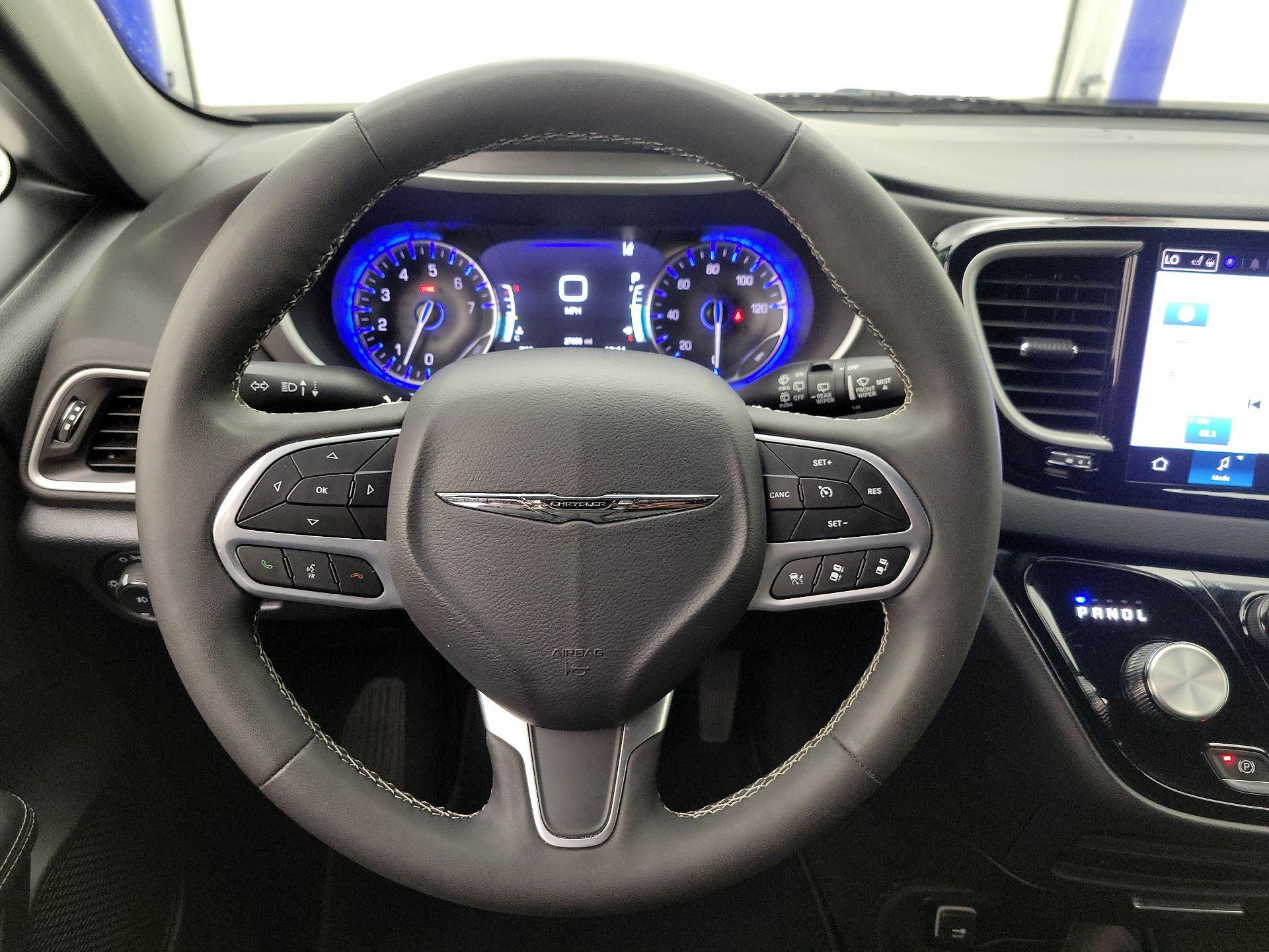 Thumbnail: 2025 Chrysler Pacifica - 10