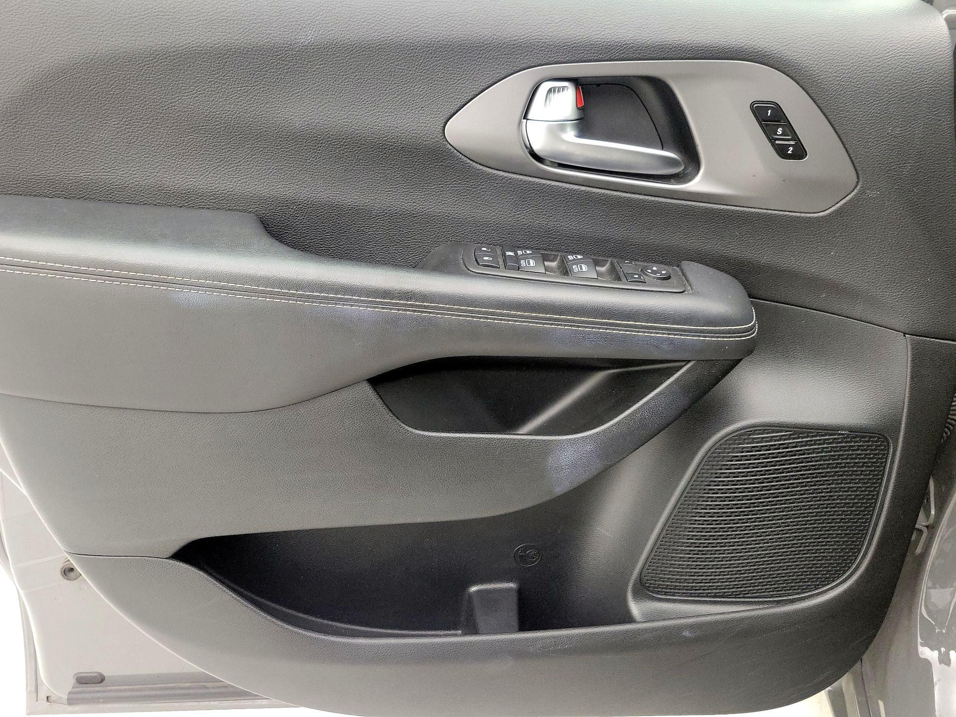 Thumbnail: 2025 Chrysler Pacifica - 12