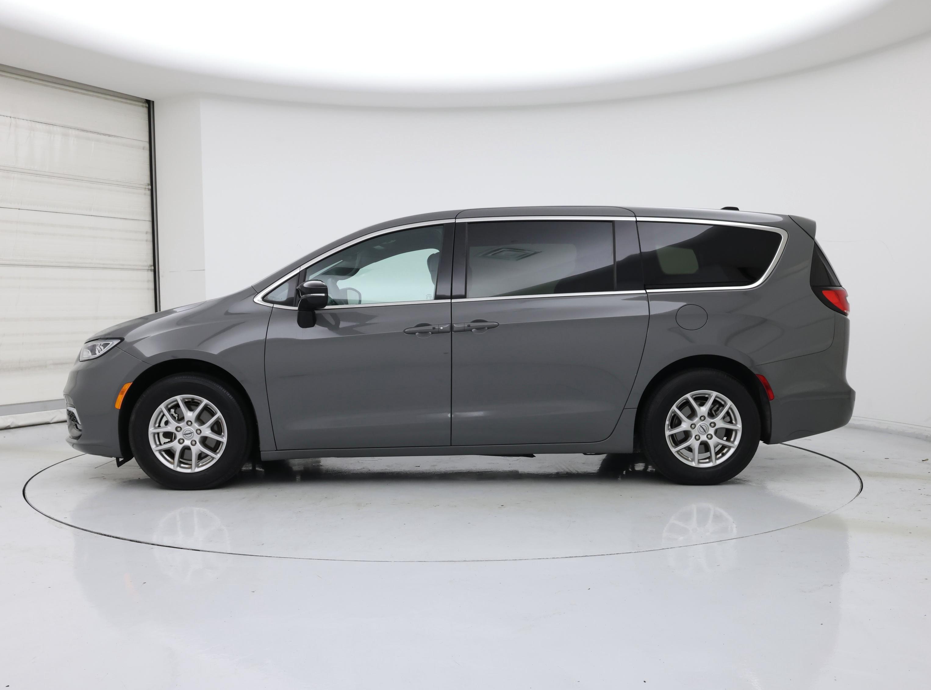 Thumbnail: 2025 Chrysler Pacifica - 3