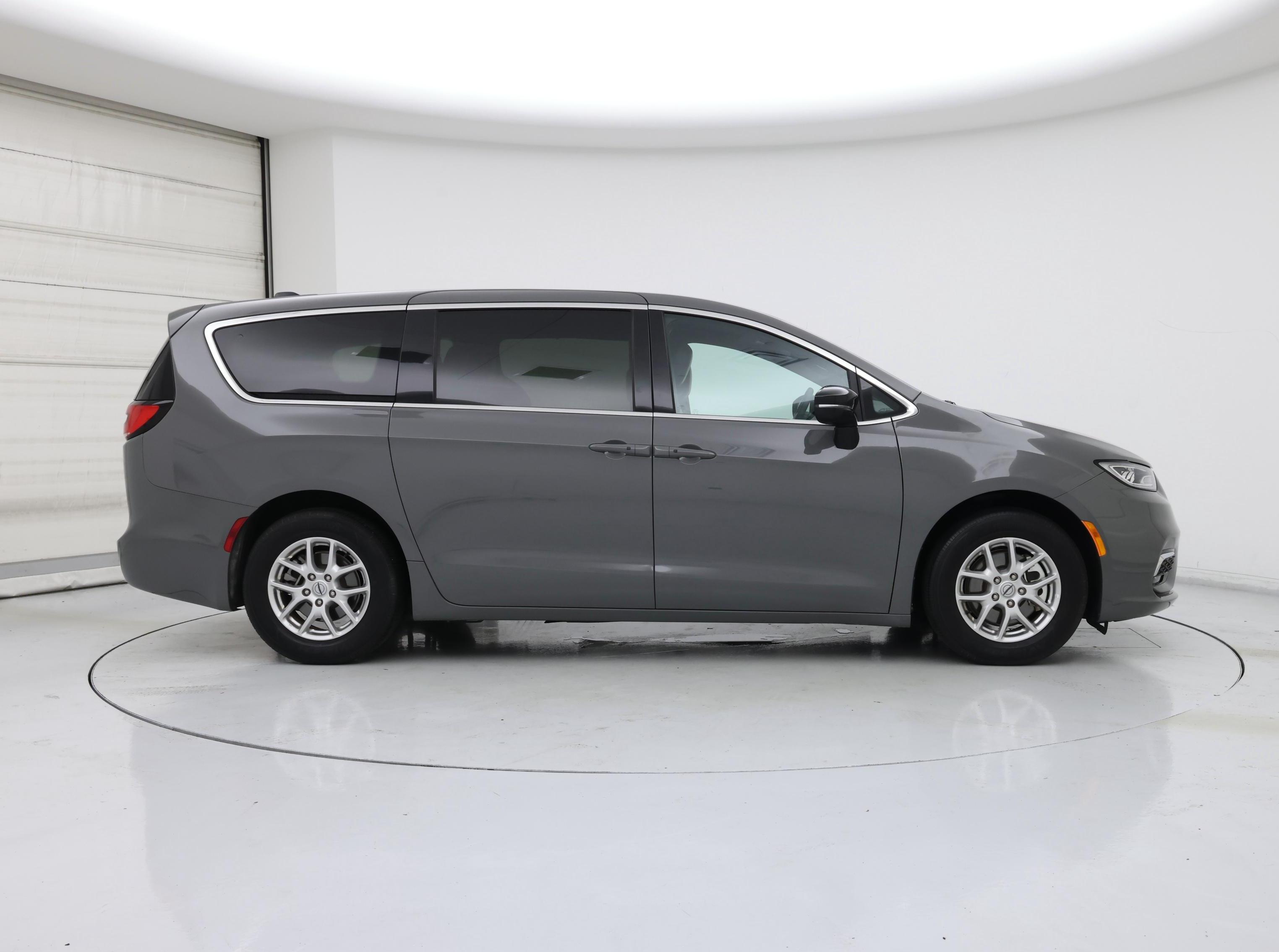 Thumbnail: 2025 Chrysler Pacifica - 7