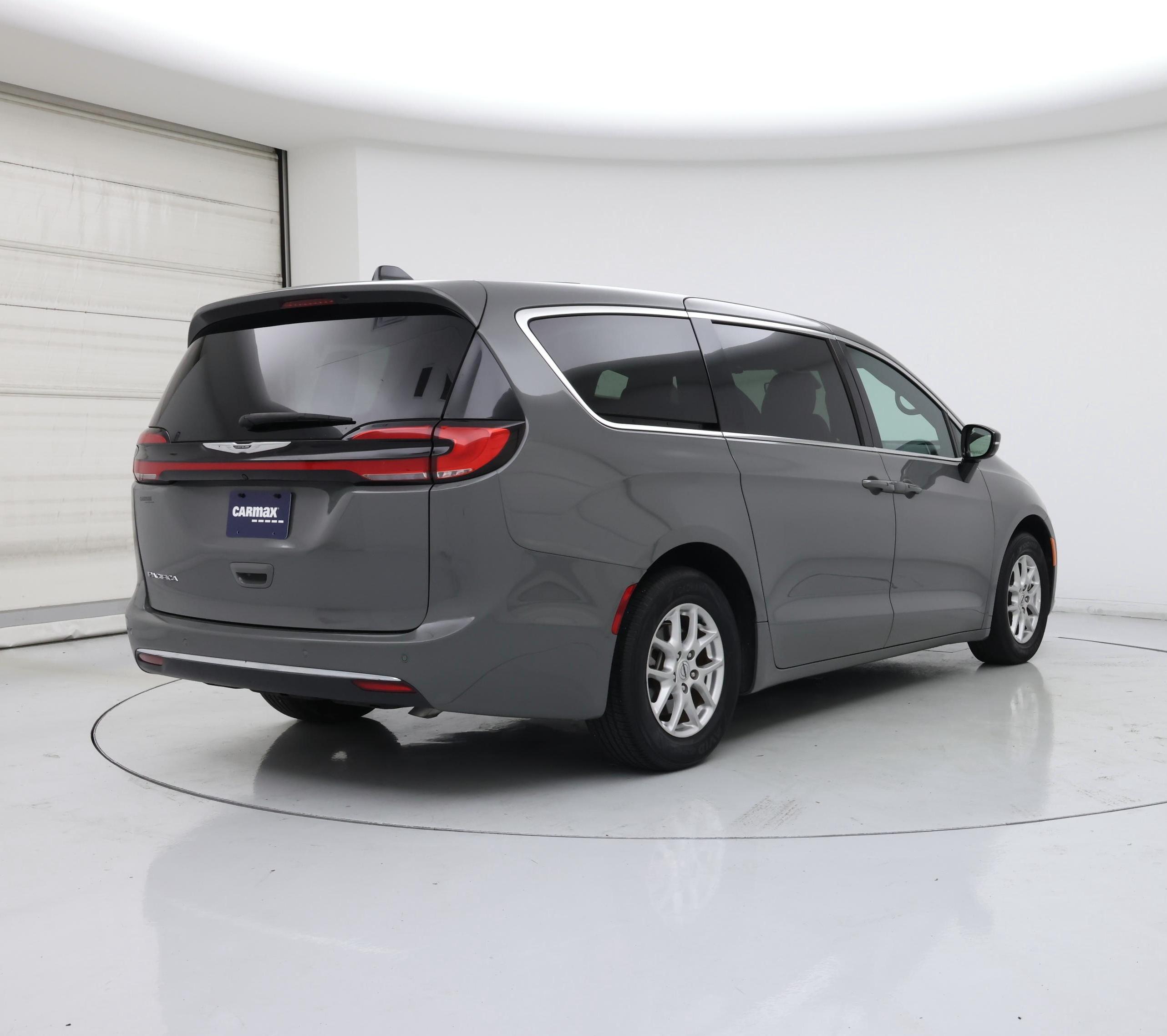 Thumbnail: 2025 Chrysler Pacifica - 8