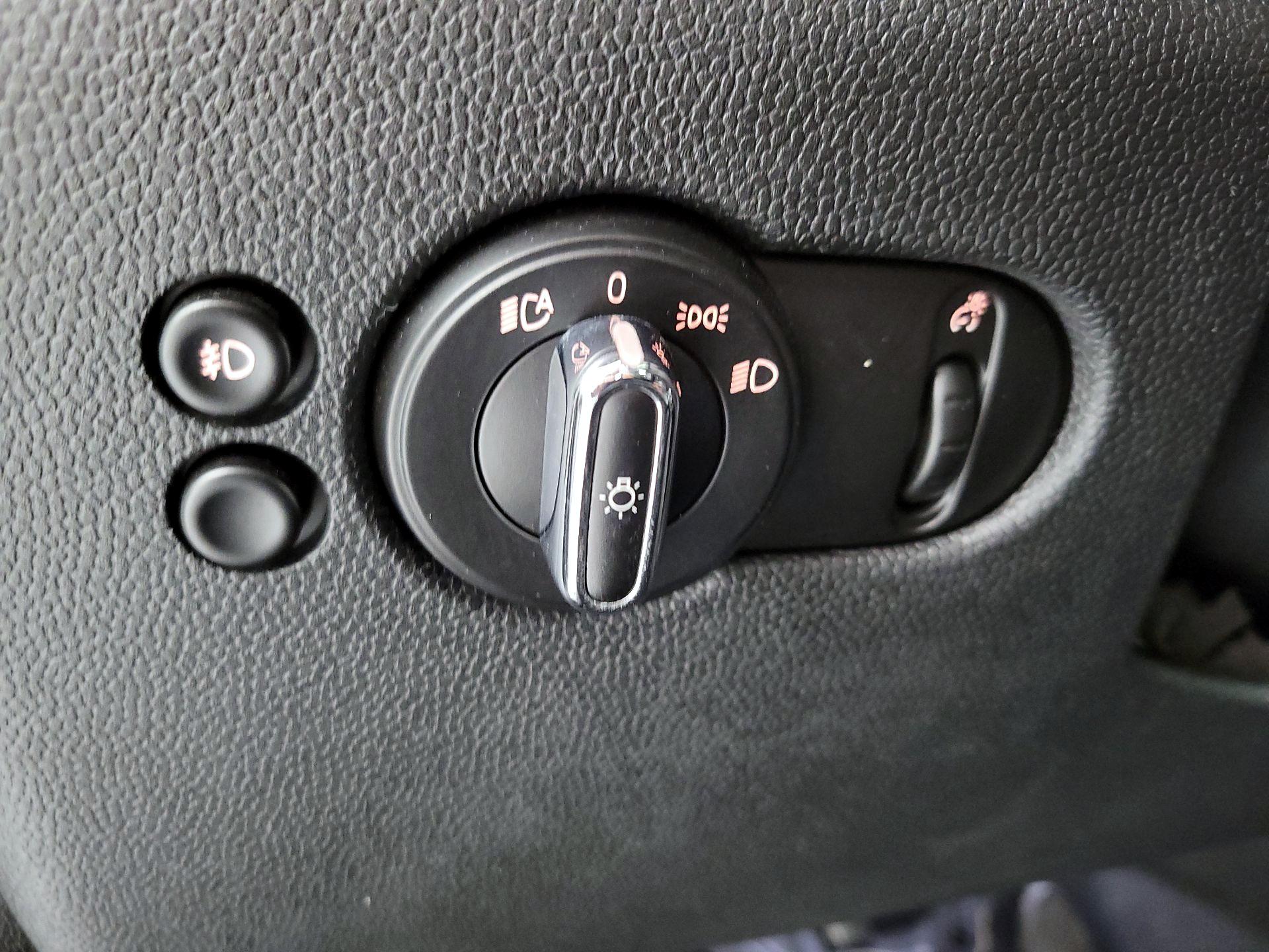 Thumbnail: 2016 MINI Cooper Hardtop - 11