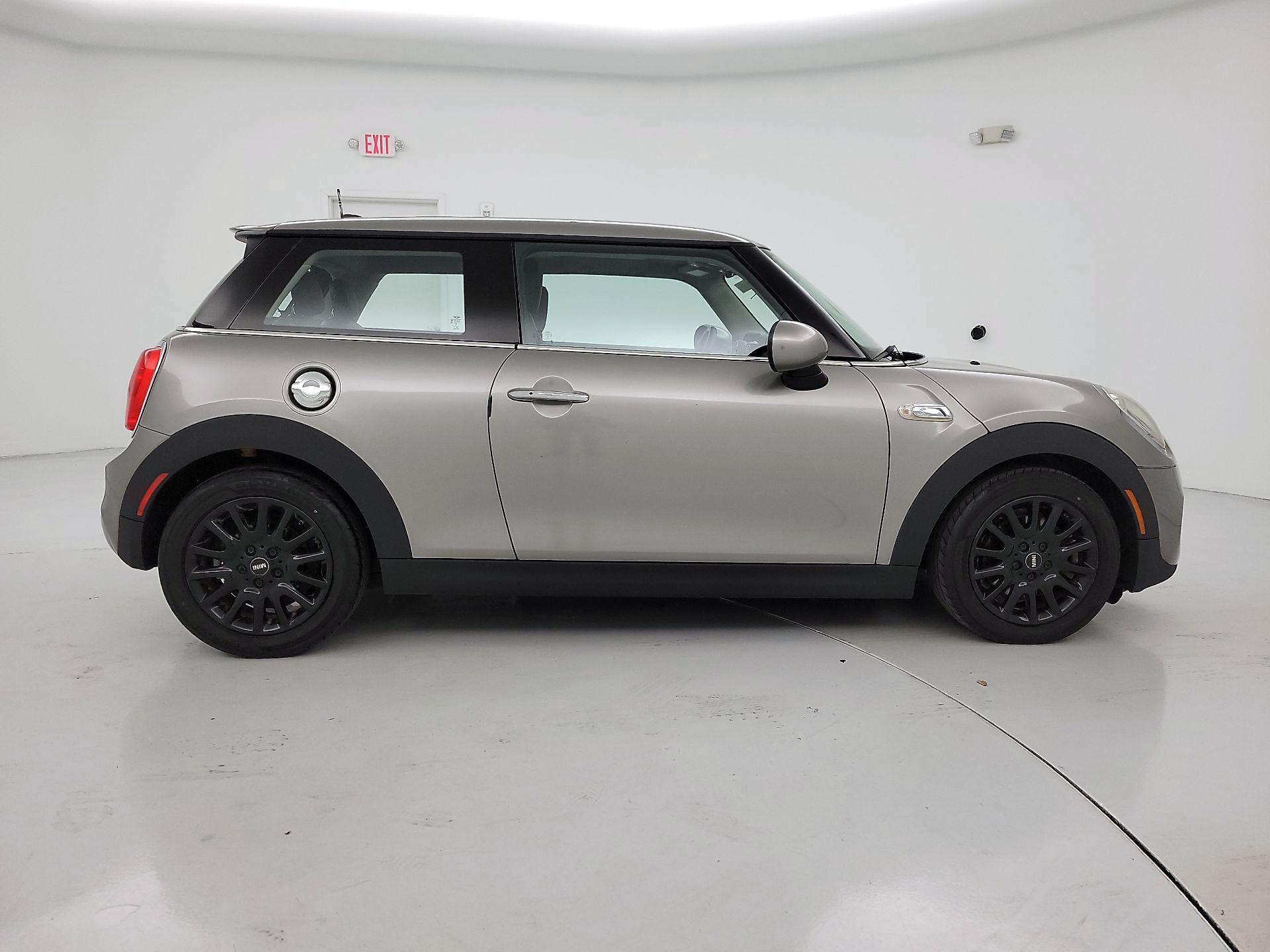 Thumbnail: 2016 MINI Cooper Hardtop - 4