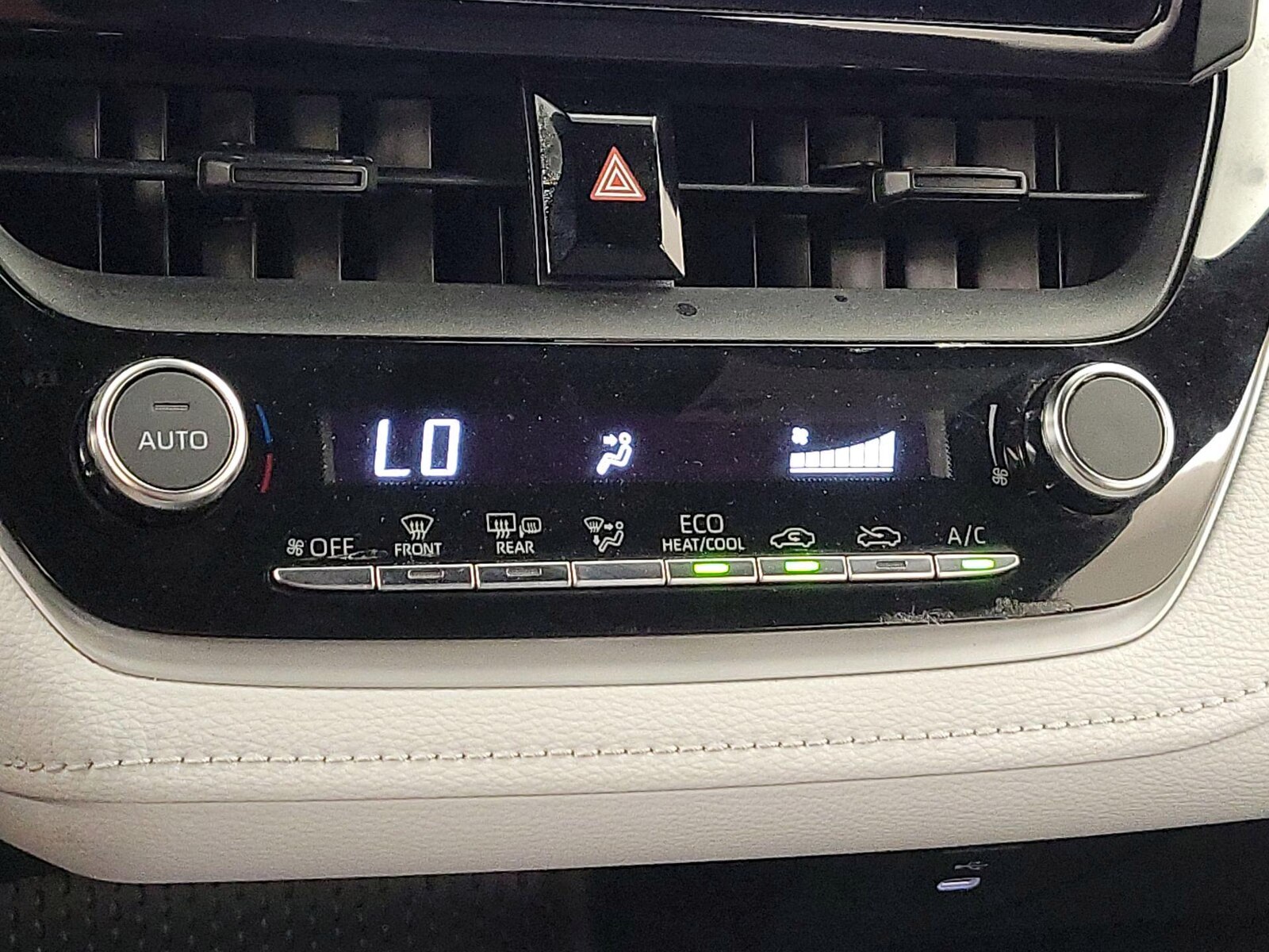 2023 Toyota Corolla SE - Photo 17