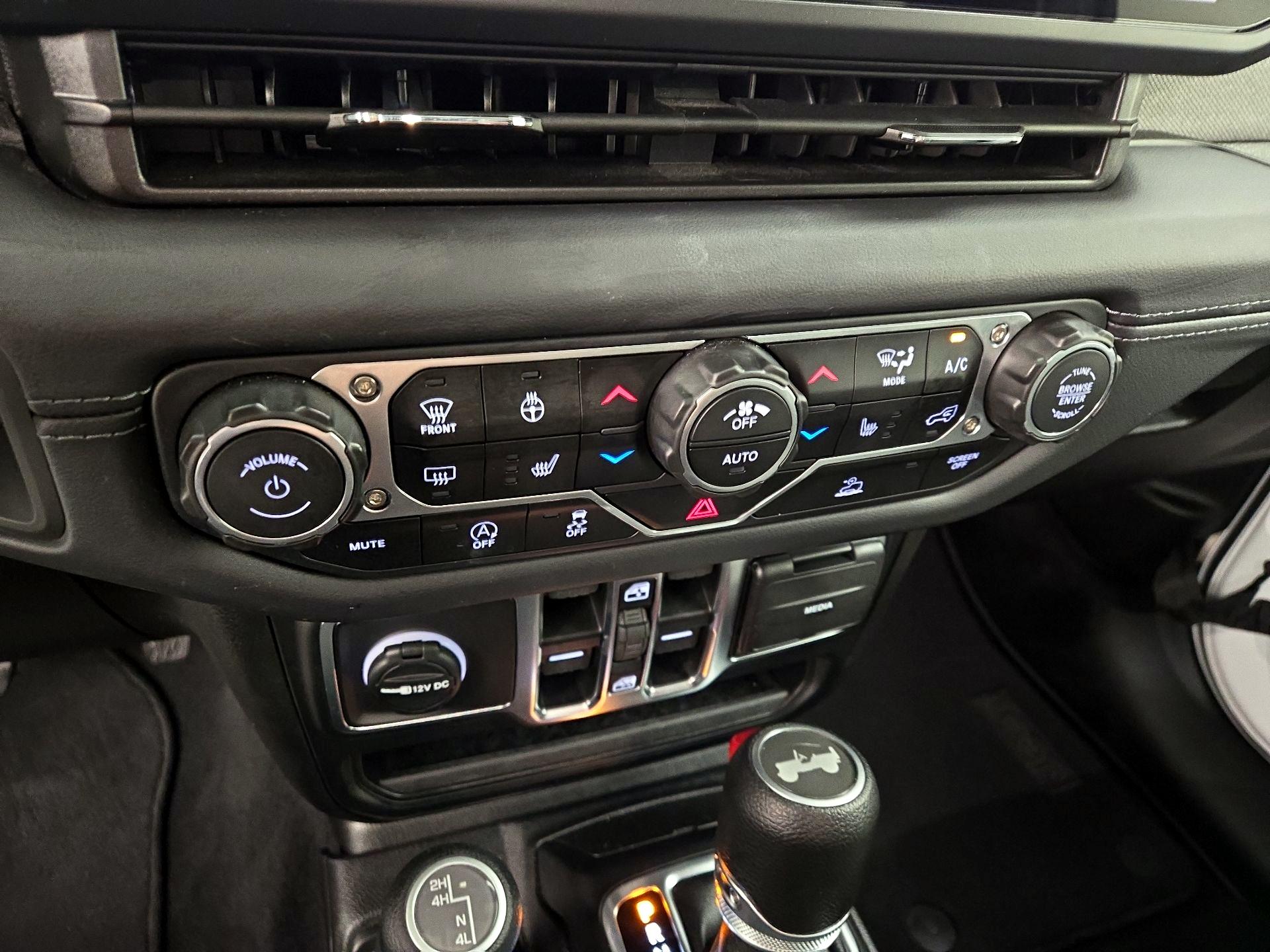 Thumbnail: 2025 Jeep Wrangler - 16