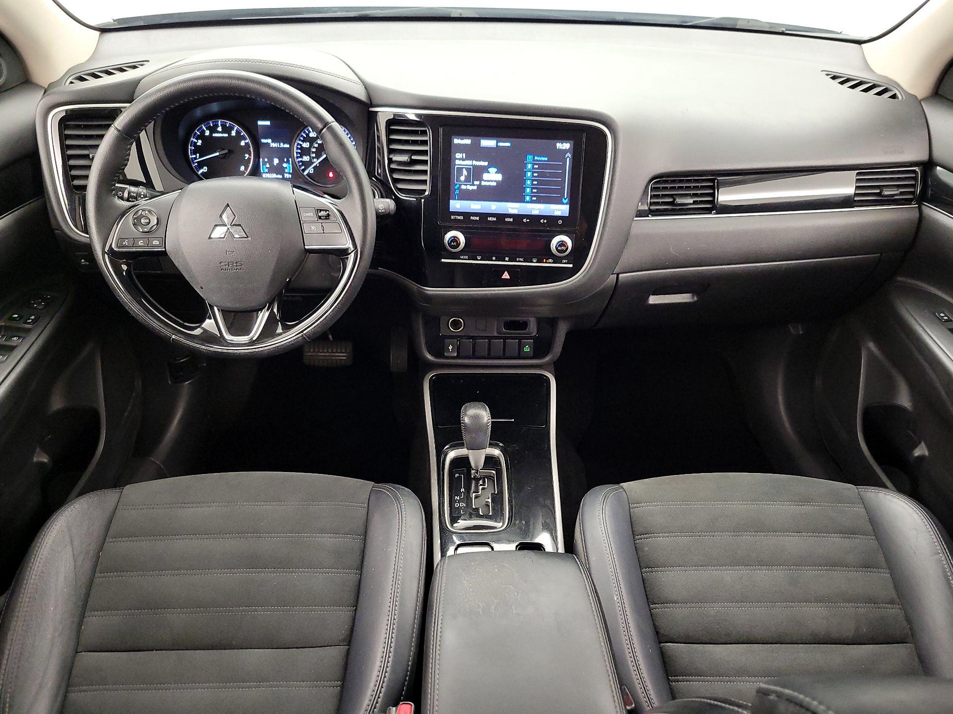 Thumbnail: 2020 Mitsubishi Outlander - 9
