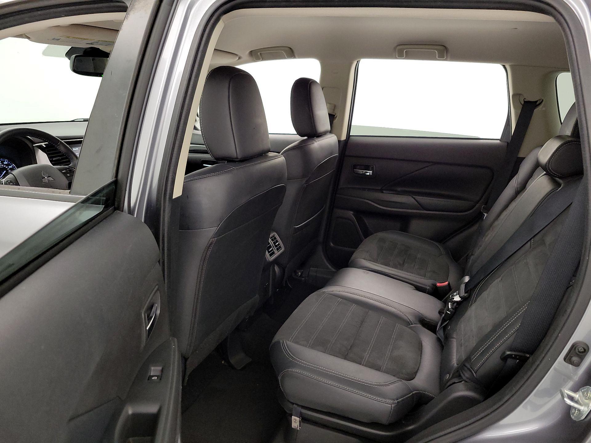 Thumbnail: 2020 Mitsubishi Outlander - 19