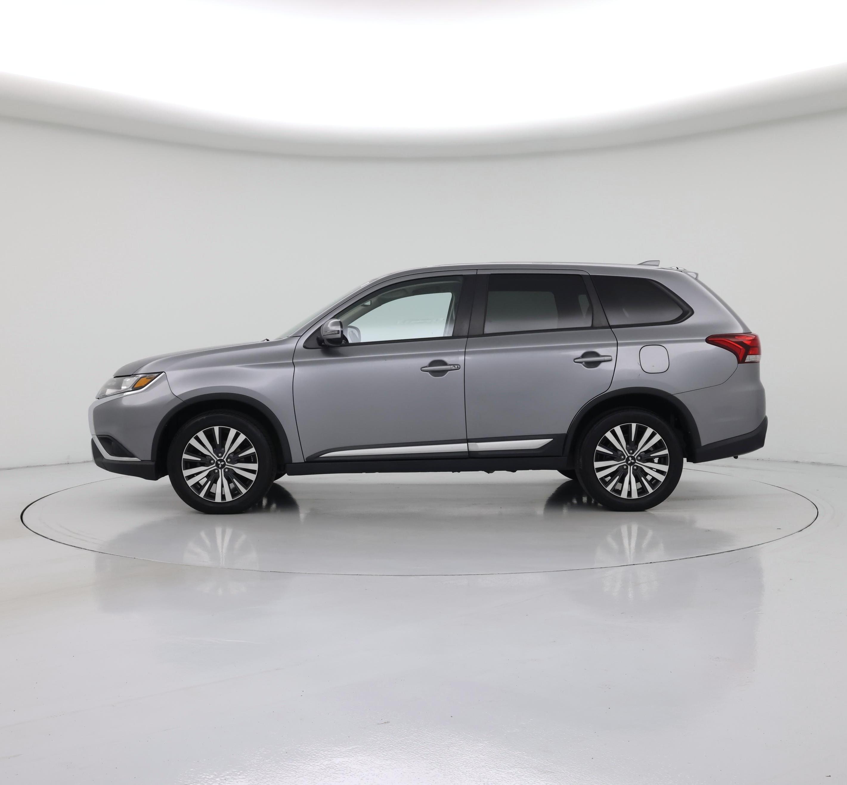 Thumbnail: 2020 Mitsubishi Outlander - 3