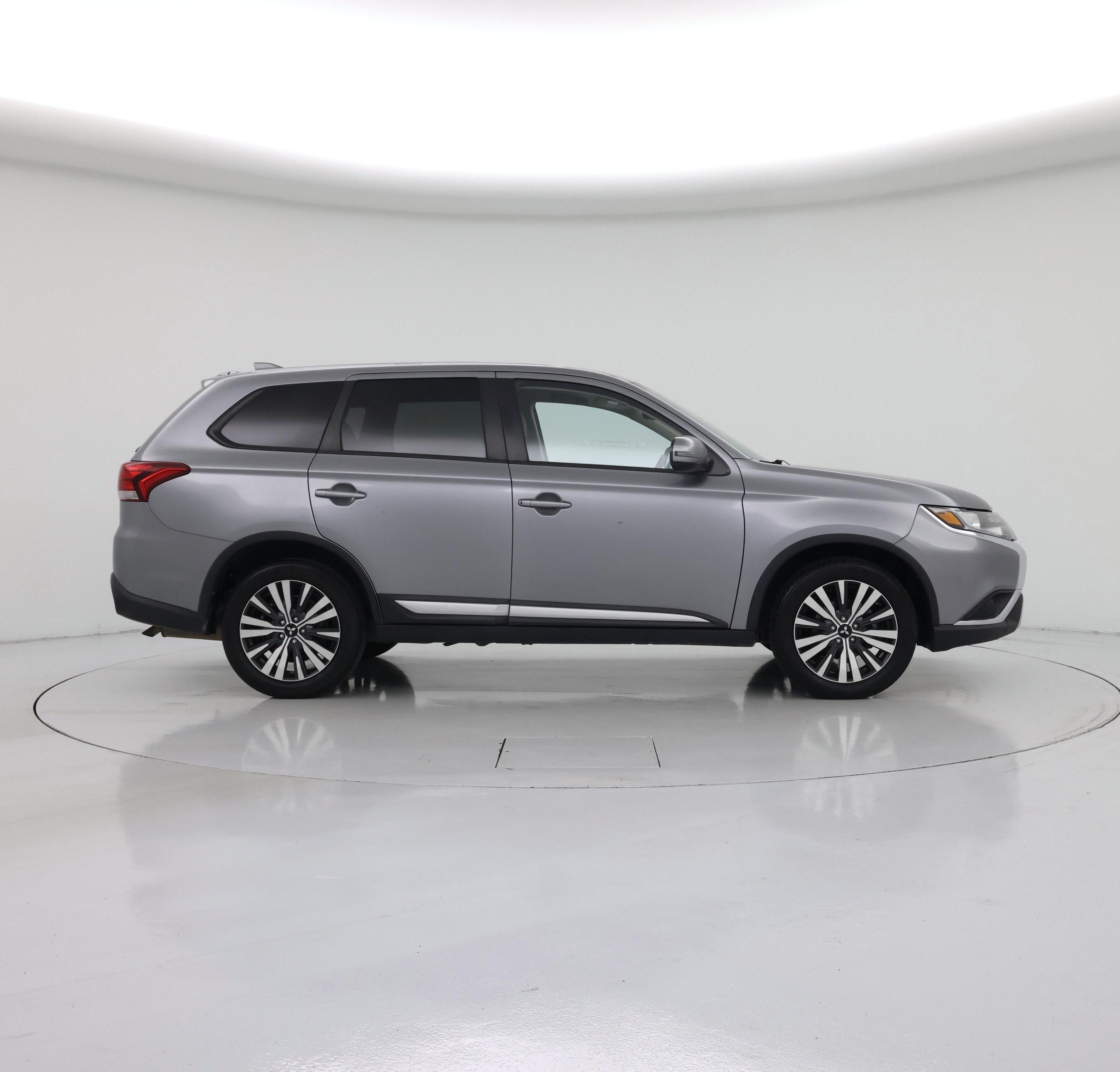 Thumbnail: 2020 Mitsubishi Outlander - 7