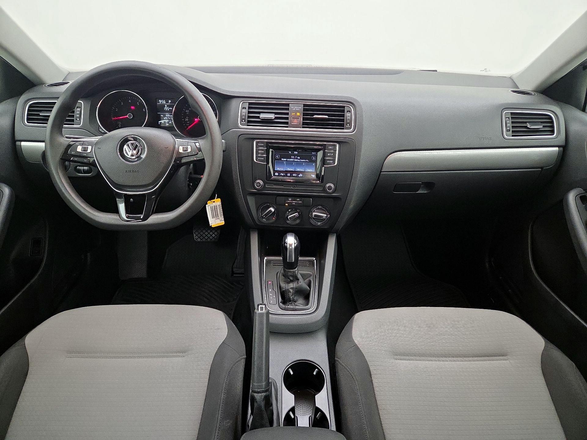 Thumbnail: 2017 Volkswagen Jetta - 9