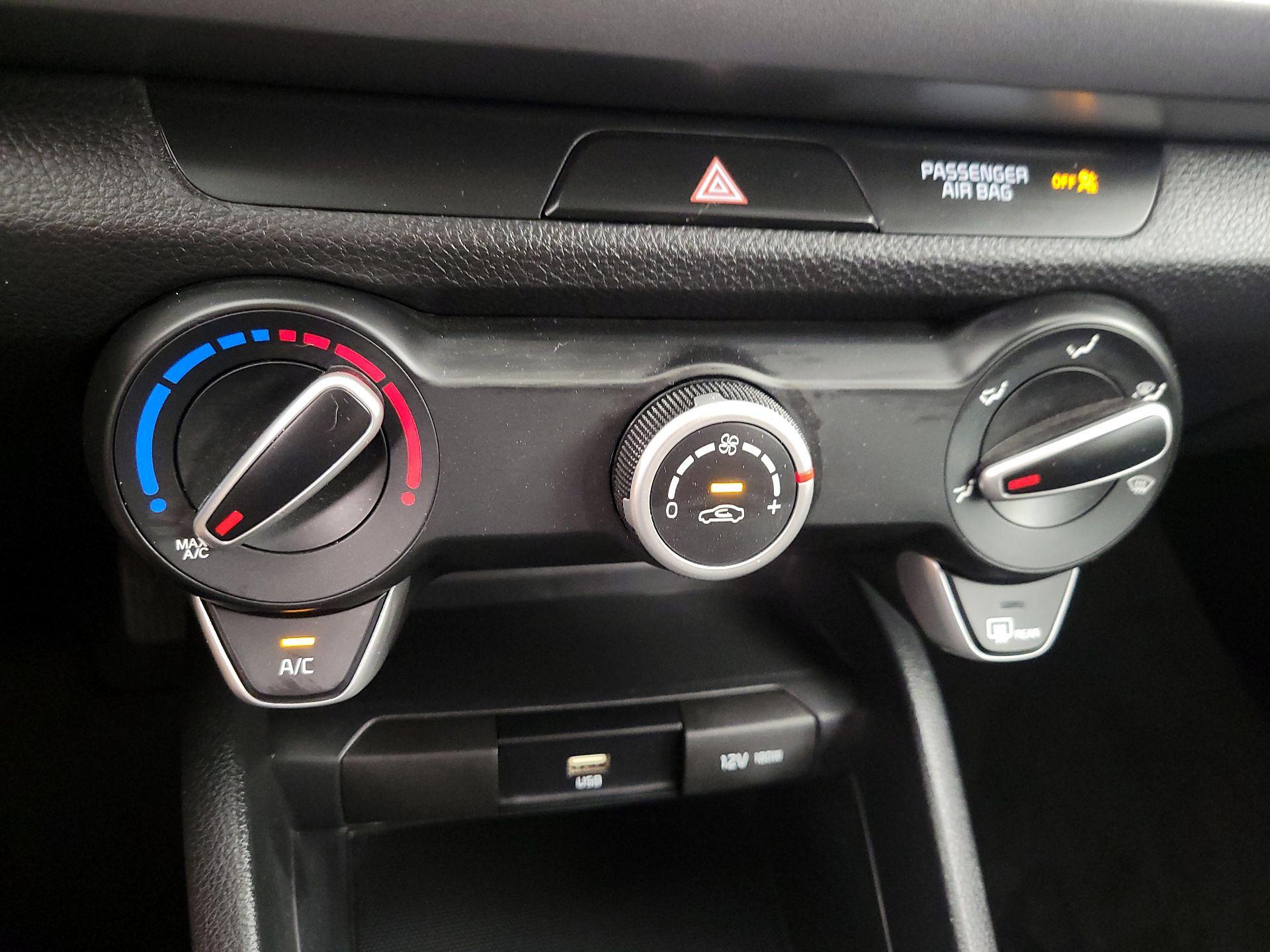 Thumbnail: 2021 Kia Rio - 16