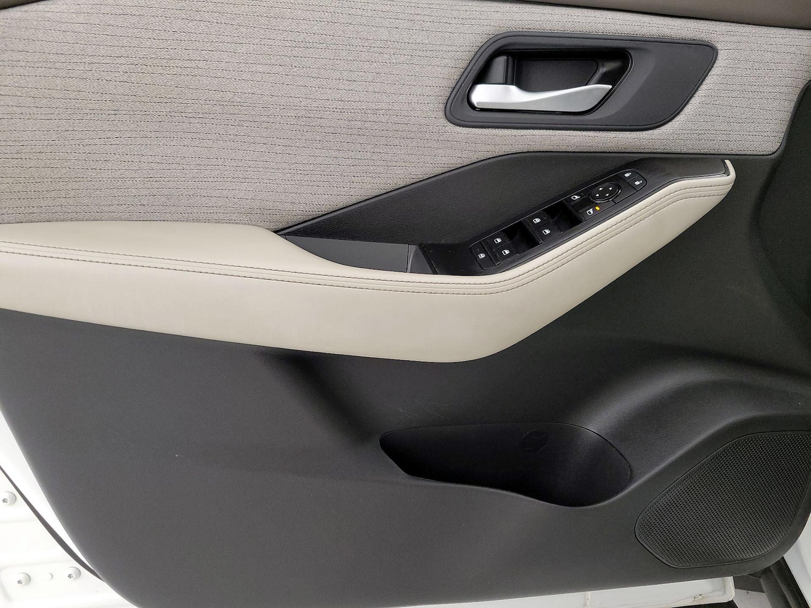2023 Nissan Rogue SV - Photo 13