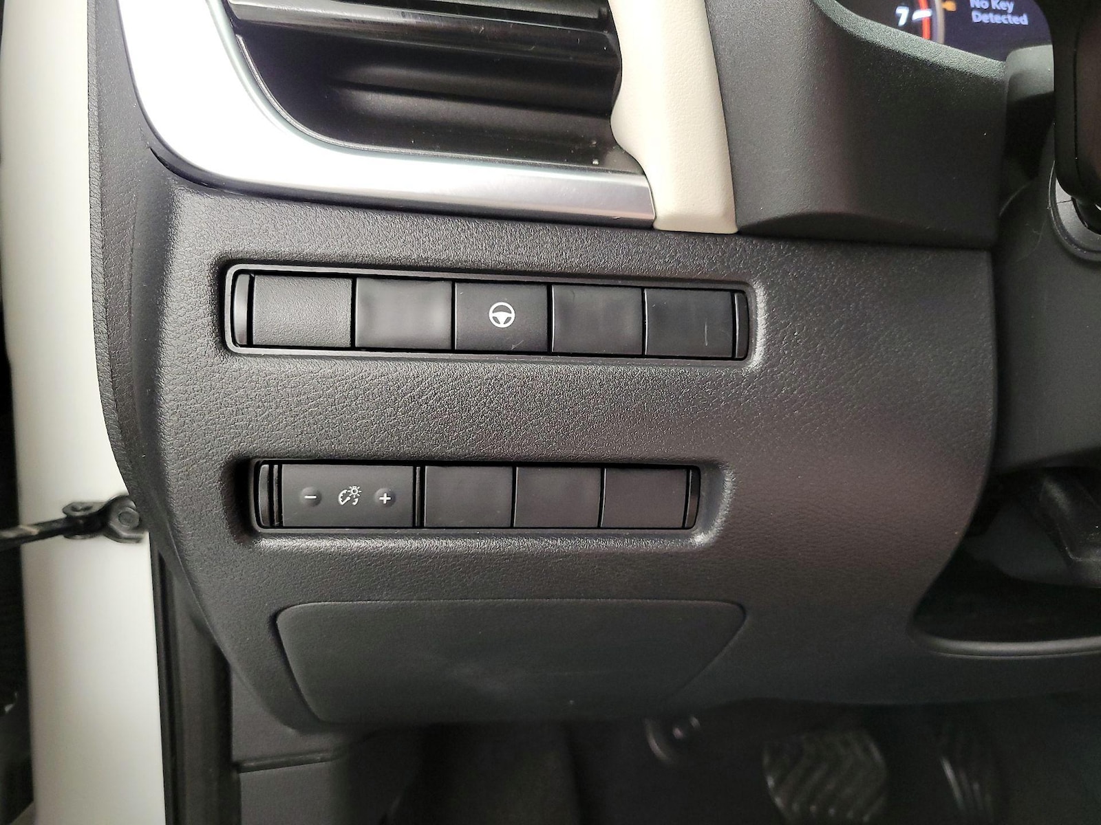2023 Nissan Rogue SV - Photo 14