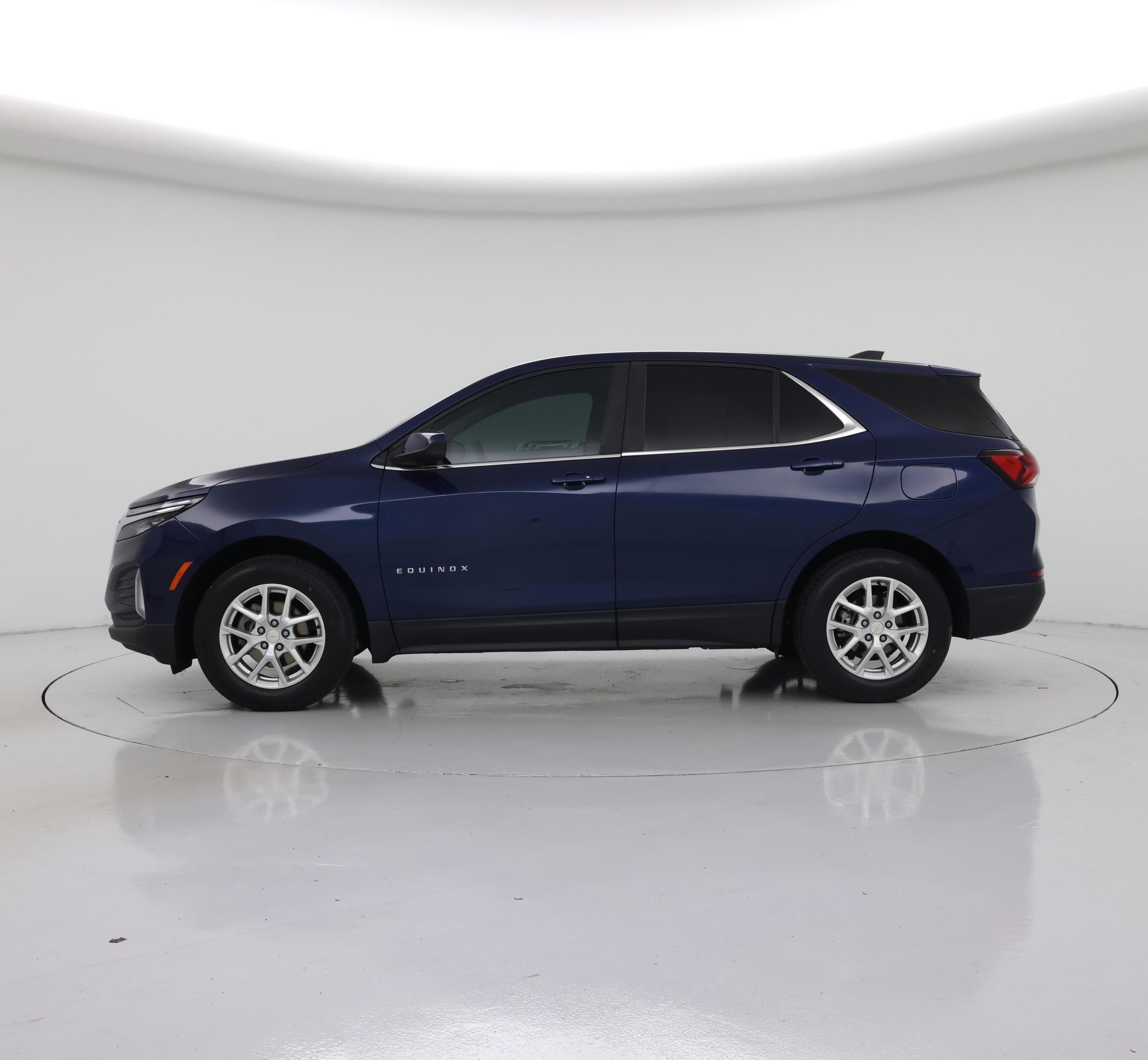 Thumbnail: 2022 Chevrolet Equinox - 3