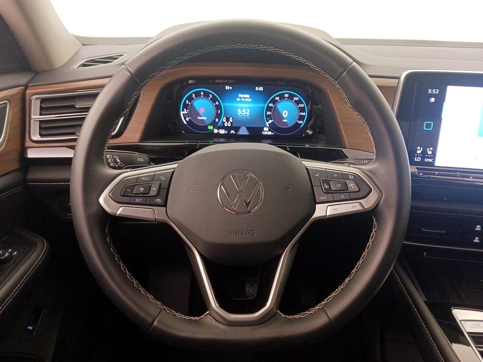 2025 Volkswagen Atlas SE w/Tech - Photo 11