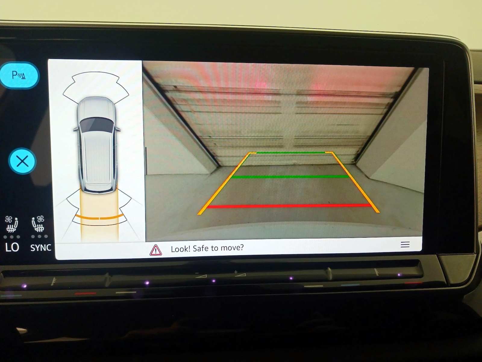 2025 Volkswagen Atlas SE w/Tech - Photo 15