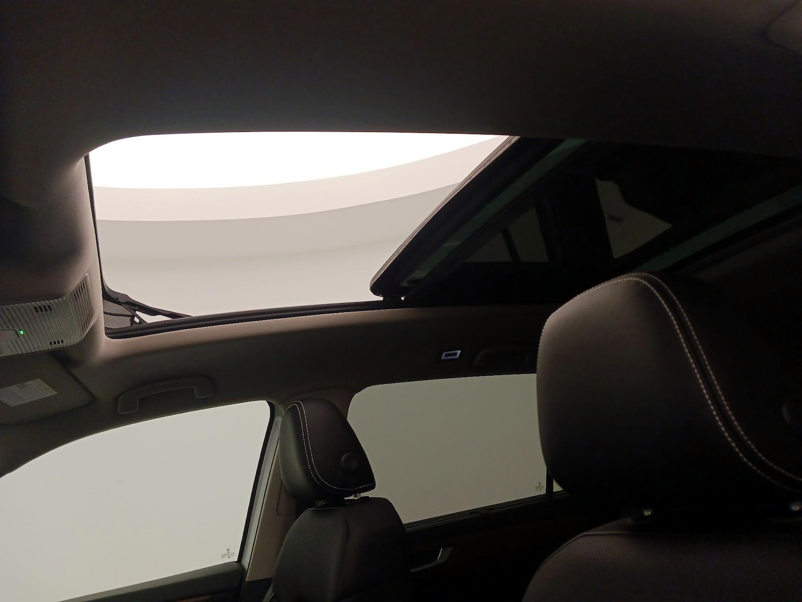 2025 Volkswagen Atlas SE w/Tech - Photo 20