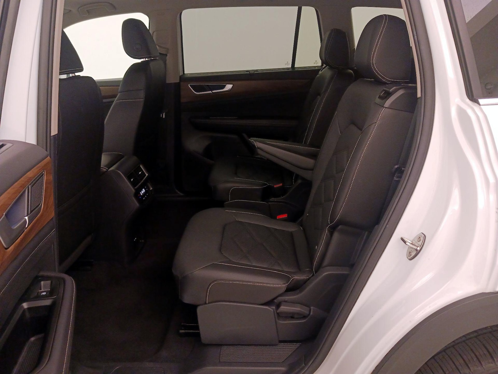 2025 Volkswagen Atlas SE w/Tech - Photo 21