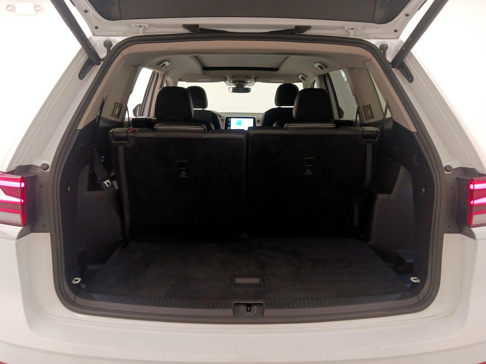 2025 Volkswagen Atlas SE w/Tech - Photo 23