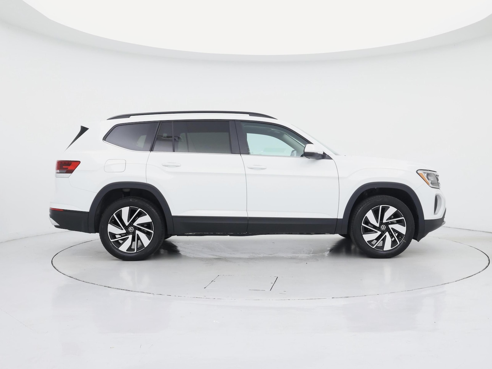 2025 Volkswagen Atlas SE w/Tech - Photo 8