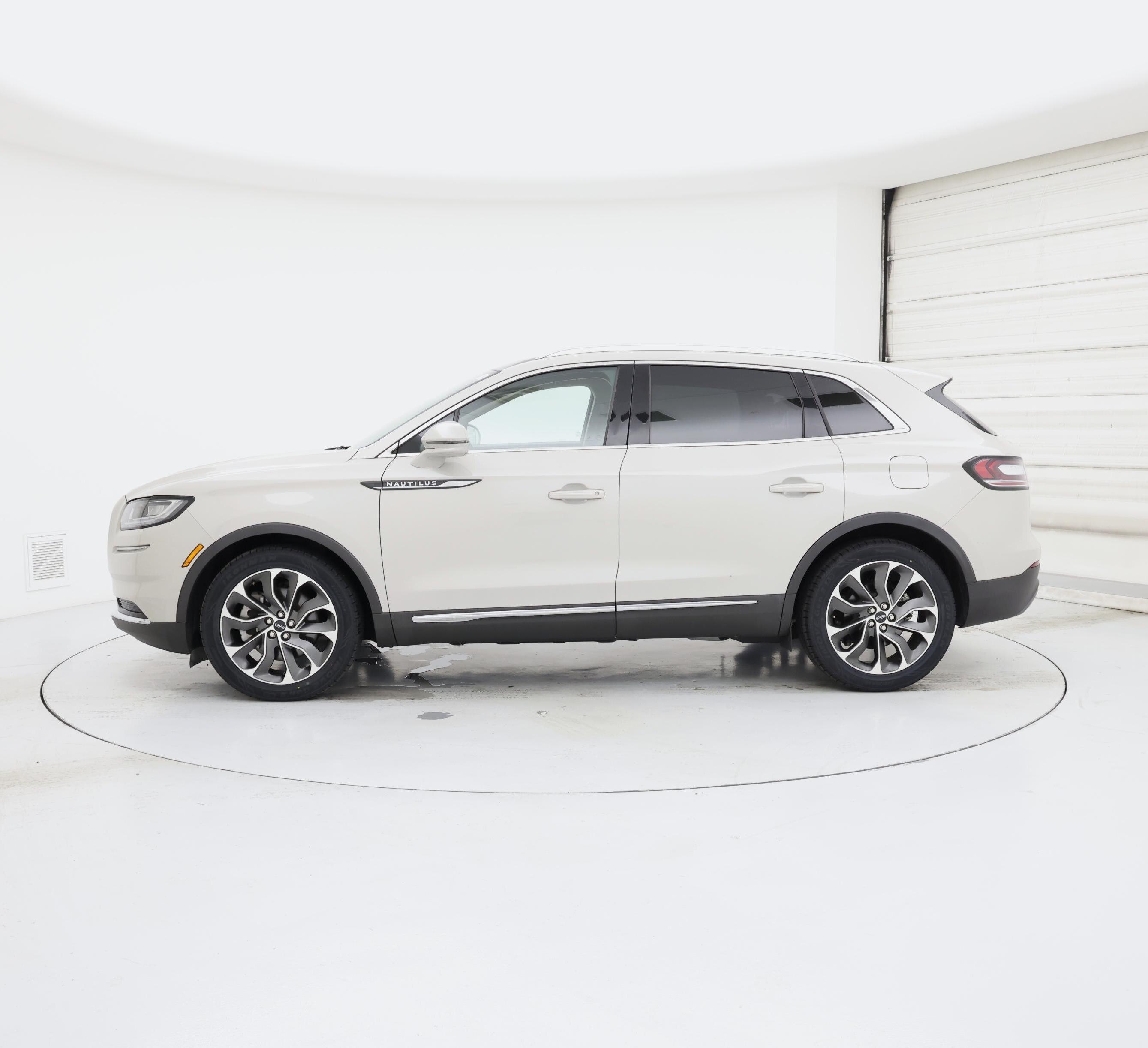 Thumbnail: 2021 Lincoln Nautilus - 3