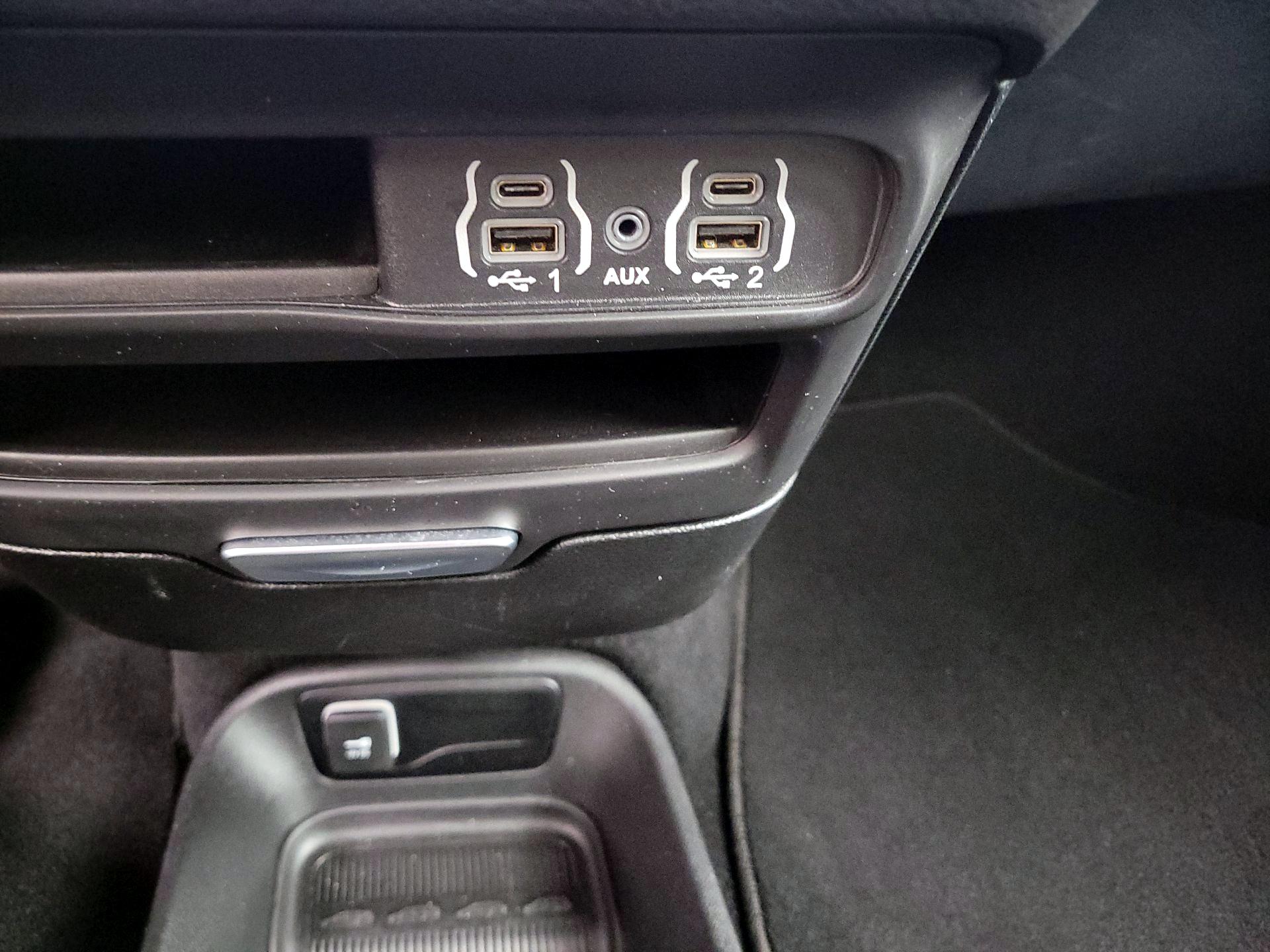 Thumbnail: 2025 Chrysler Pacifica - 18