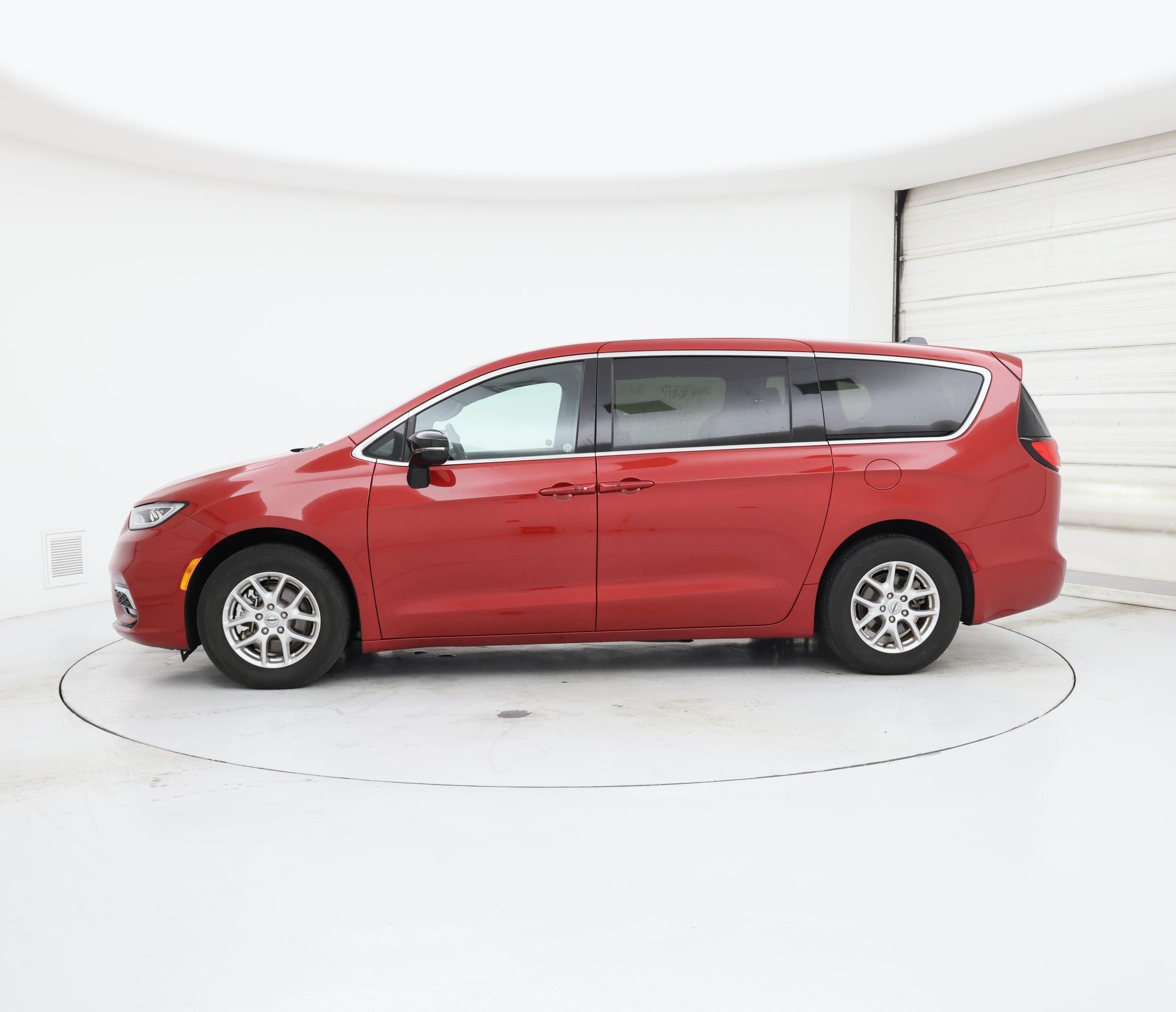 Thumbnail: 2025 Chrysler Pacifica - 3