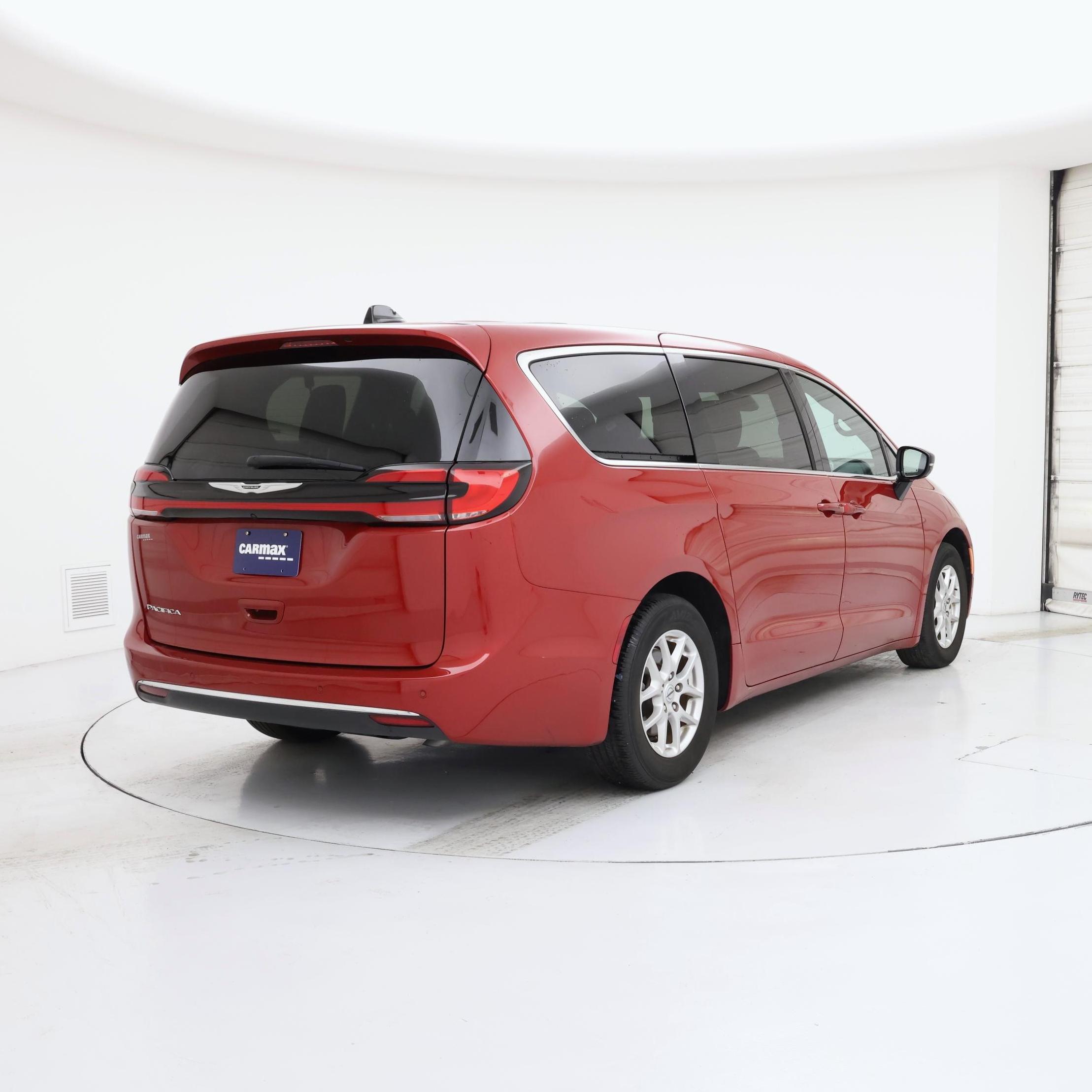 Thumbnail: 2025 Chrysler Pacifica - 8