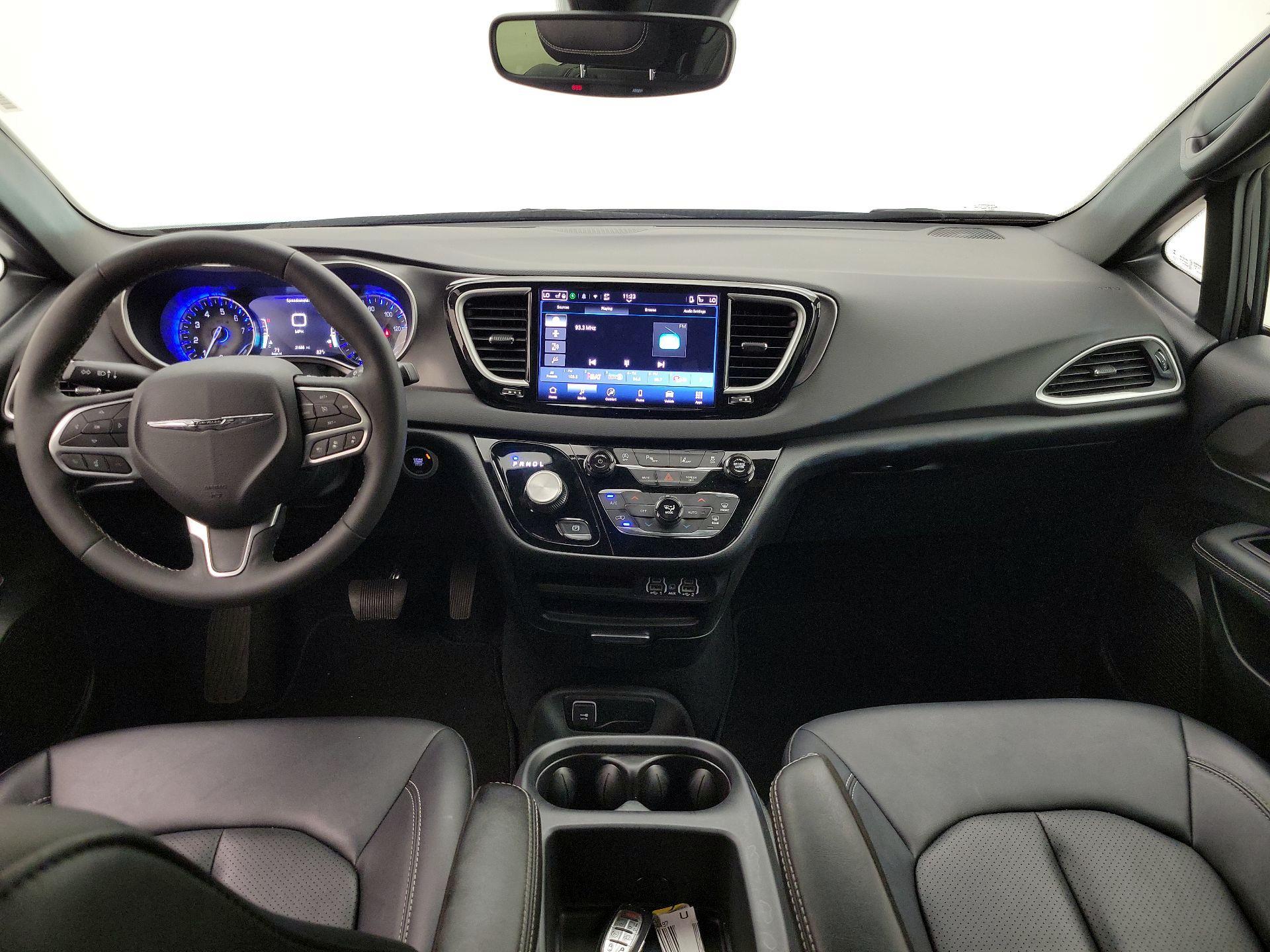 Thumbnail: 2025 Chrysler Pacifica - 9