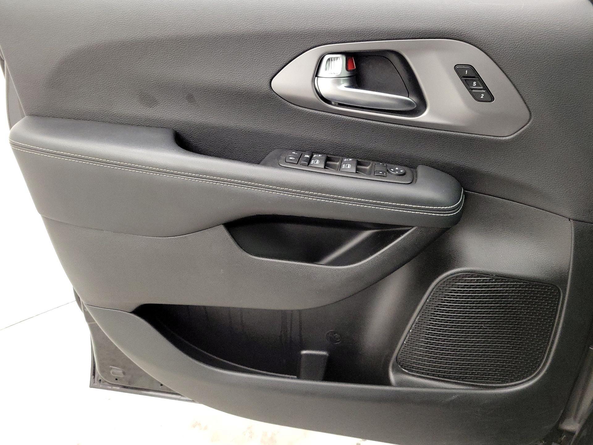 Thumbnail: 2025 Chrysler Pacifica - 12