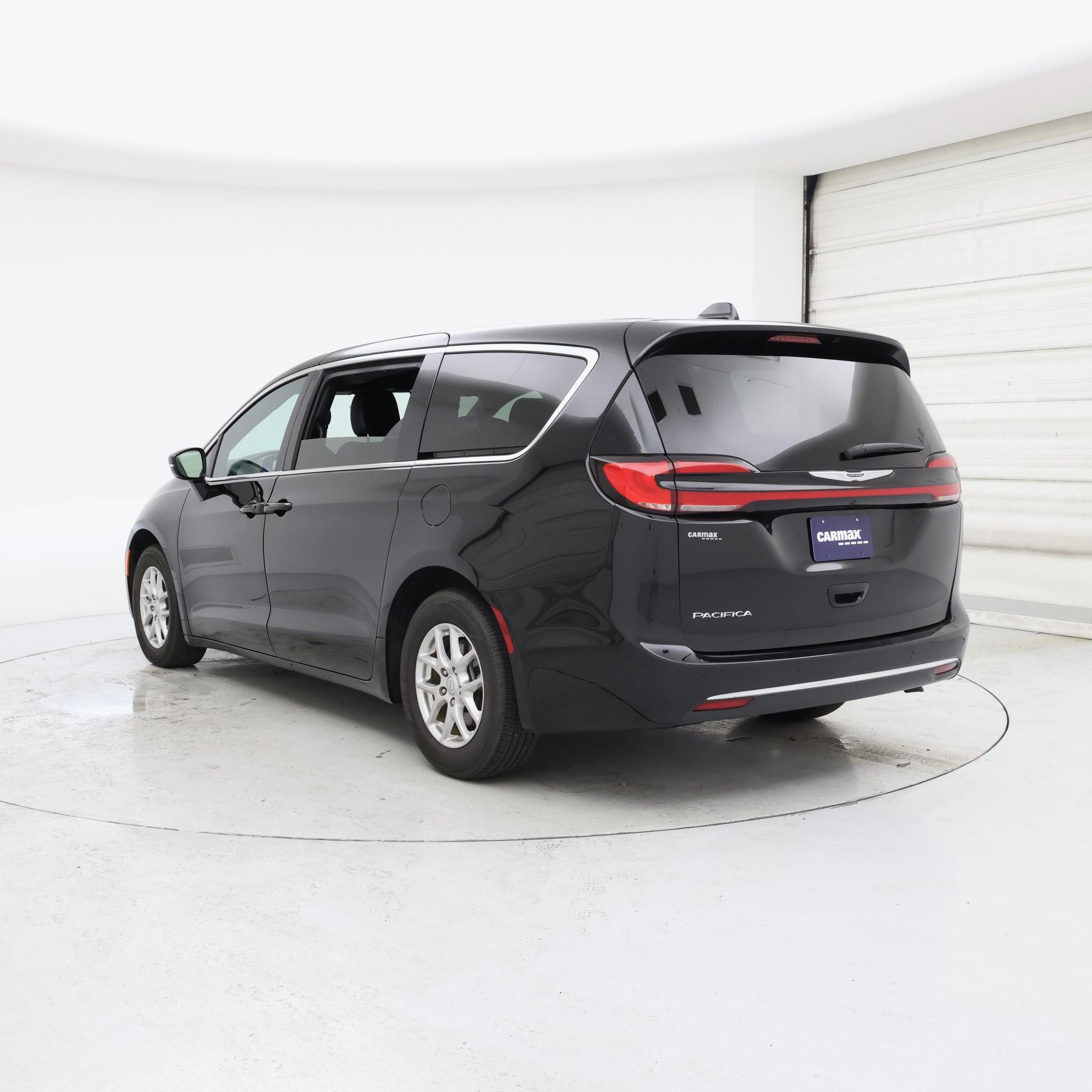 Thumbnail: 2025 Chrysler Pacifica - 2
