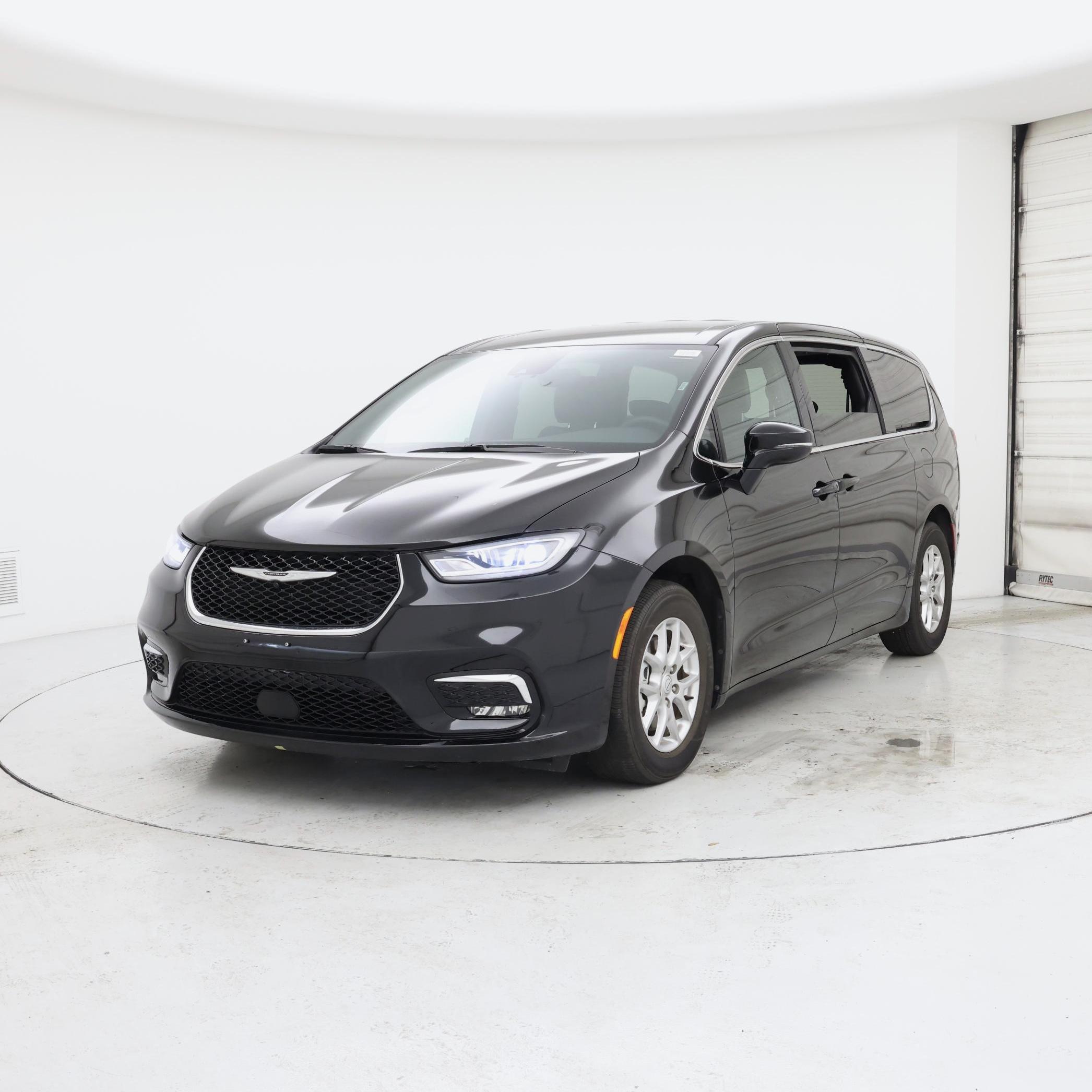 Thumbnail: 2025 Chrysler Pacifica - 4