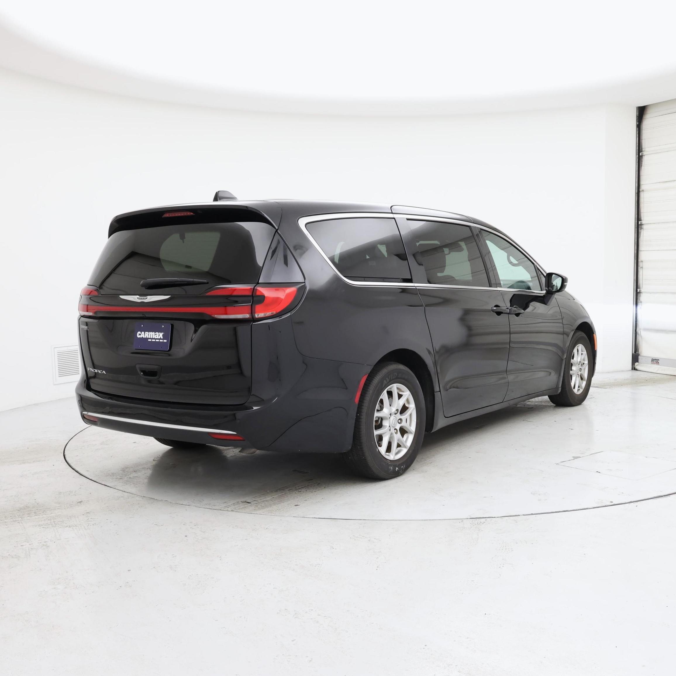 Thumbnail: 2025 Chrysler Pacifica - 8