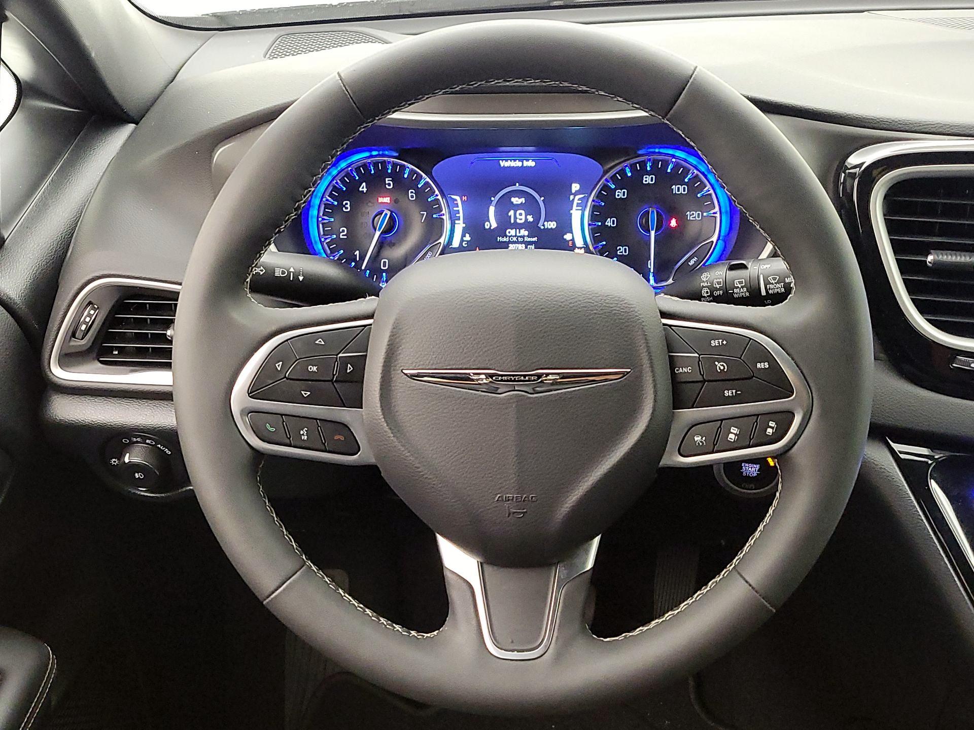Thumbnail: 2025 Chrysler Pacifica - 10