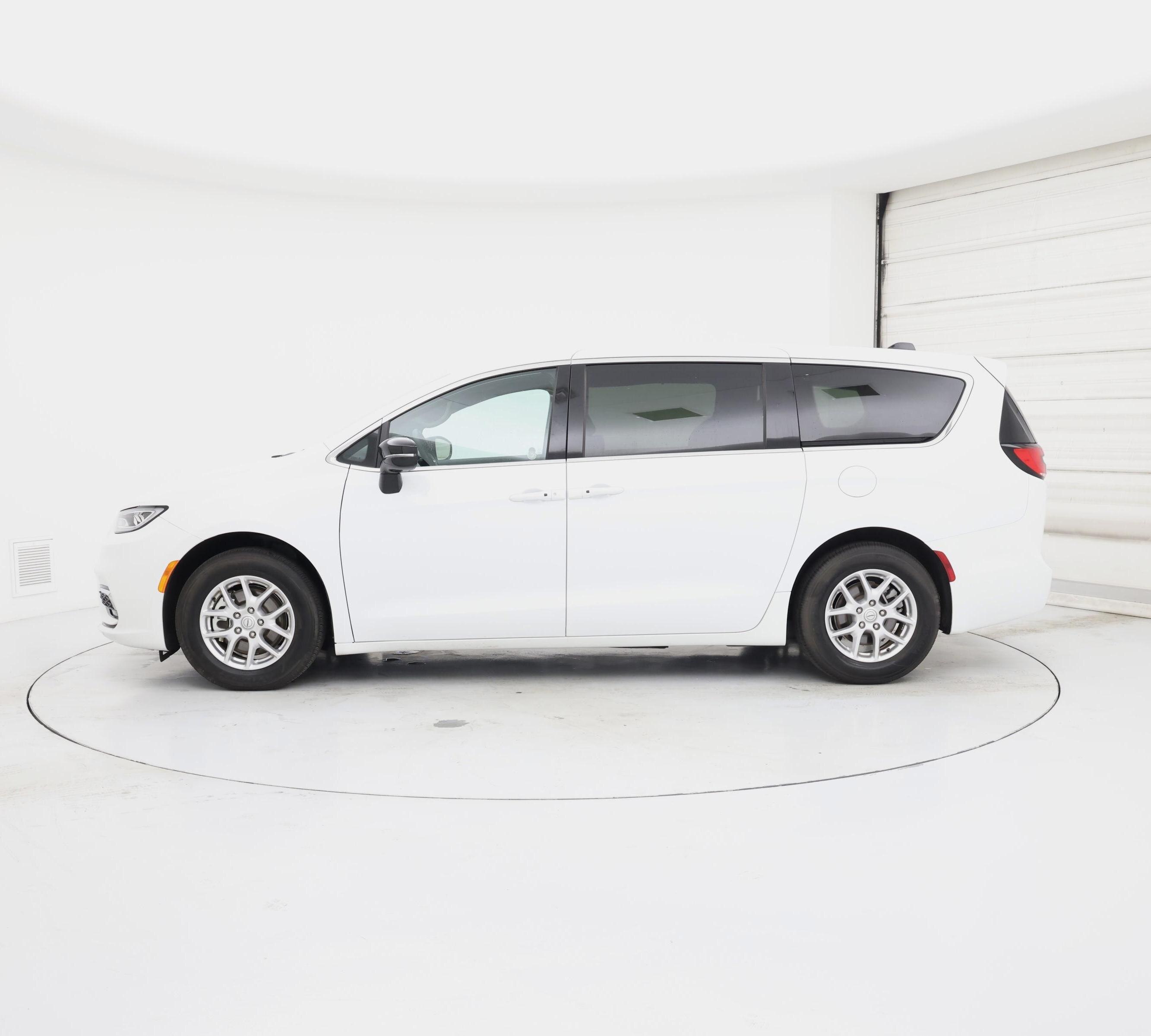 Thumbnail: 2025 Chrysler Pacifica - 3