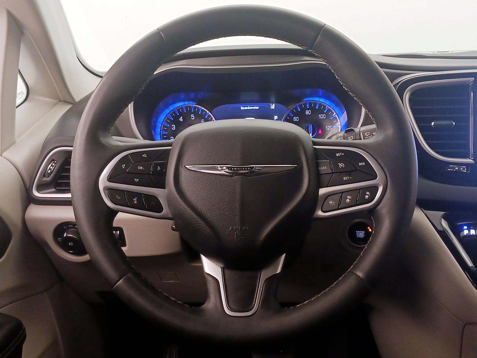 Thumbnail: 2023 Chrysler Pacifica - 10