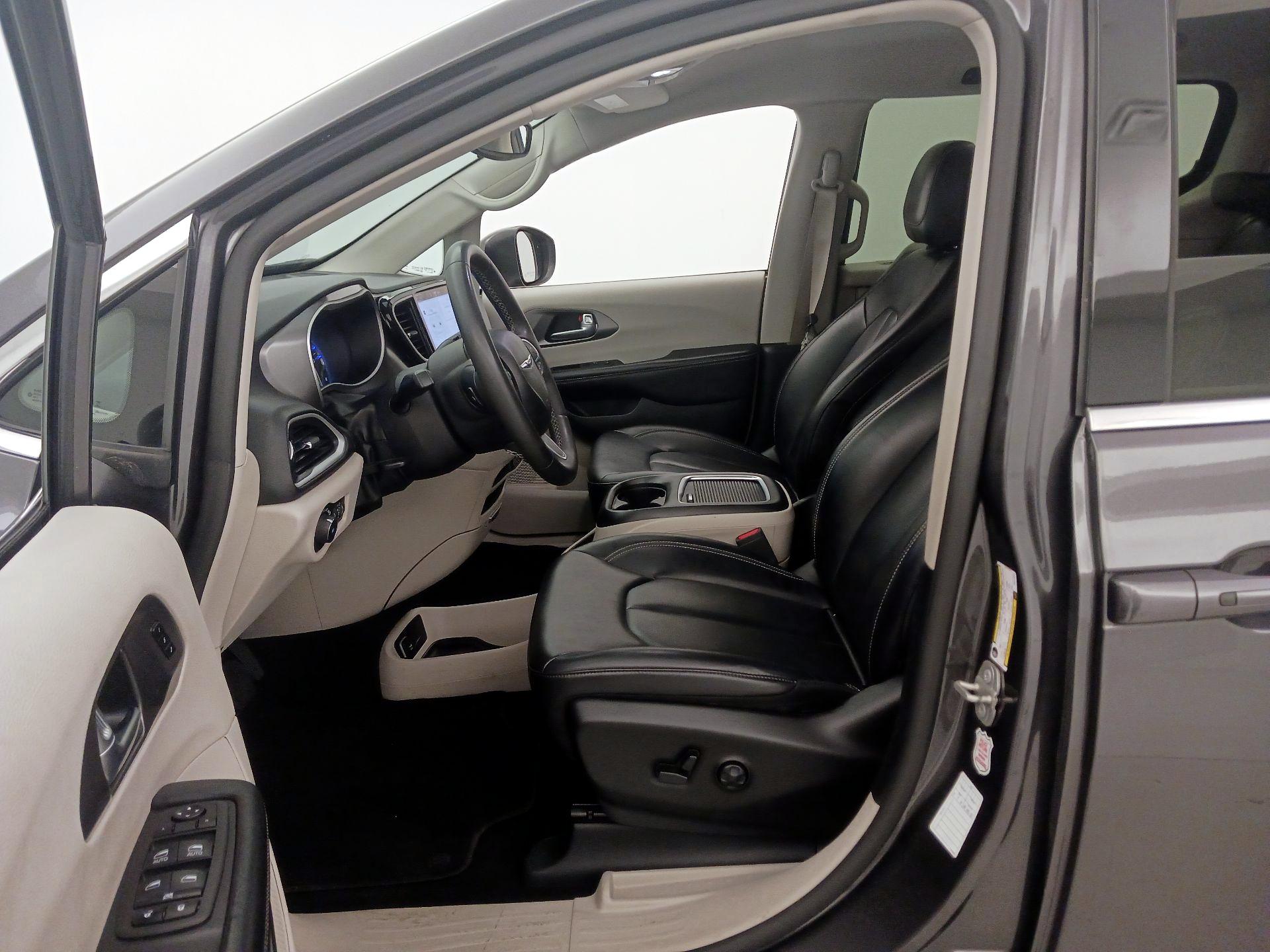 Thumbnail: 2023 Chrysler Pacifica - 11