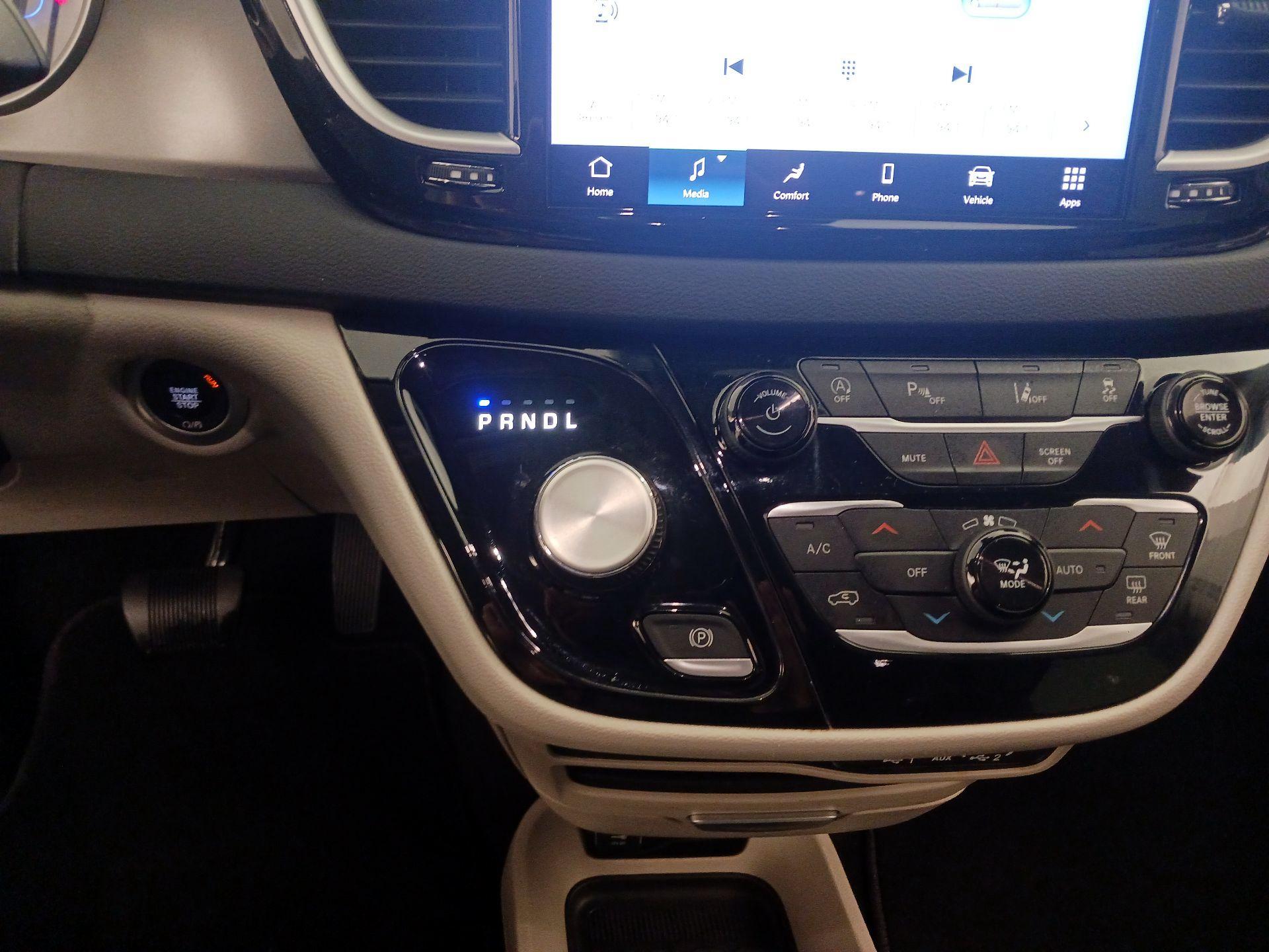 Thumbnail: 2023 Chrysler Pacifica - 17