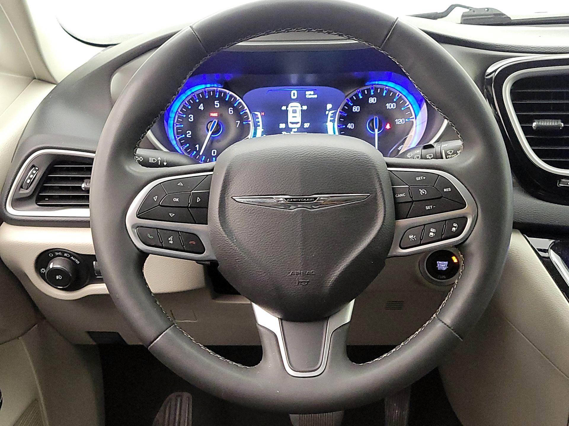 Thumbnail: 2023 Chrysler Pacifica - 10