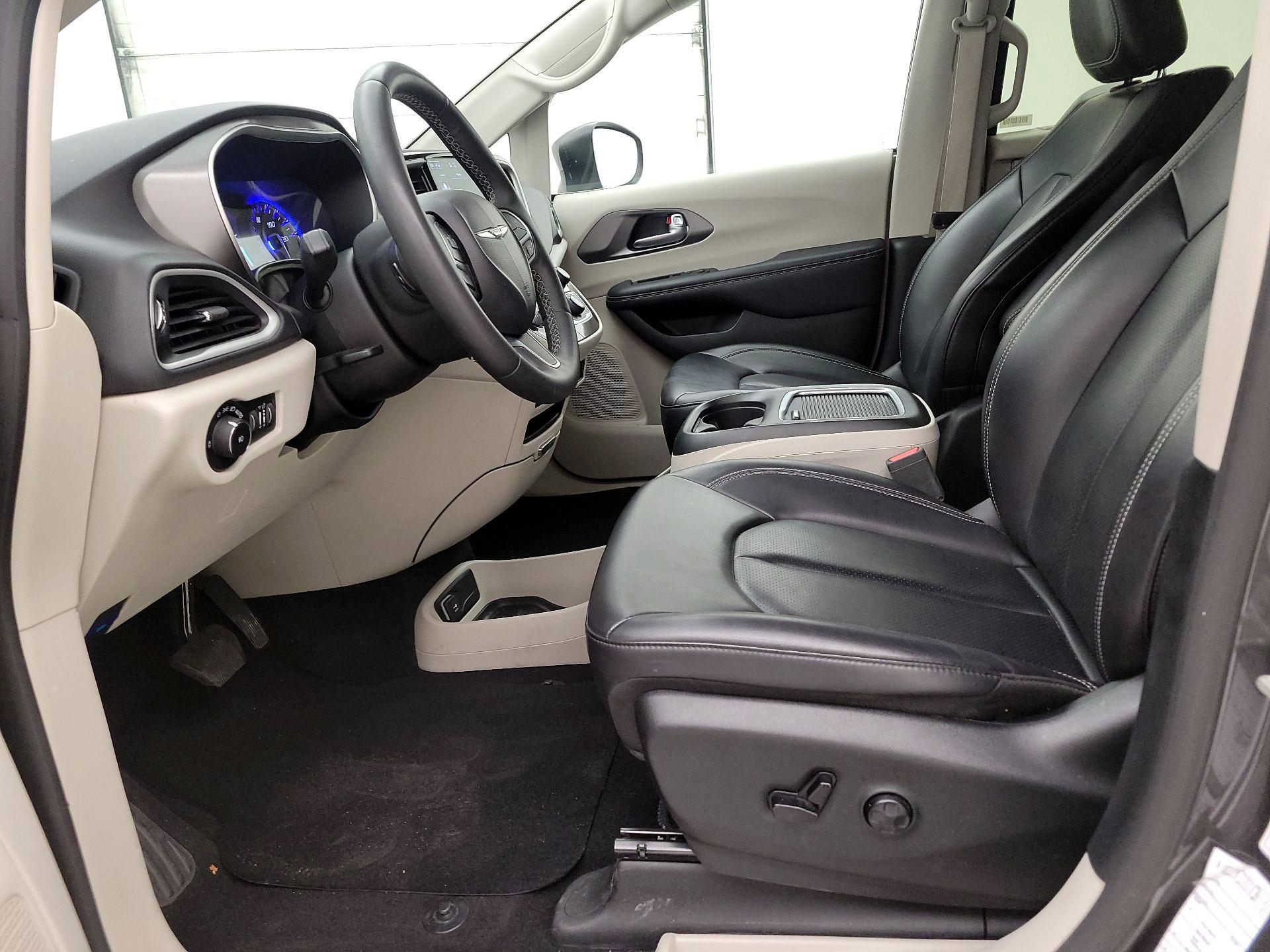 Thumbnail: 2023 Chrysler Pacifica - 11